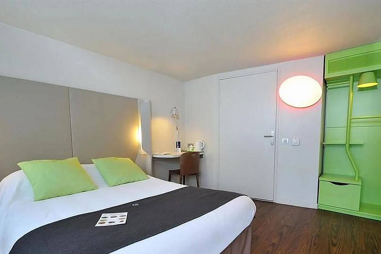 Lieux événementiels, CAMPANILE LYON EST ***