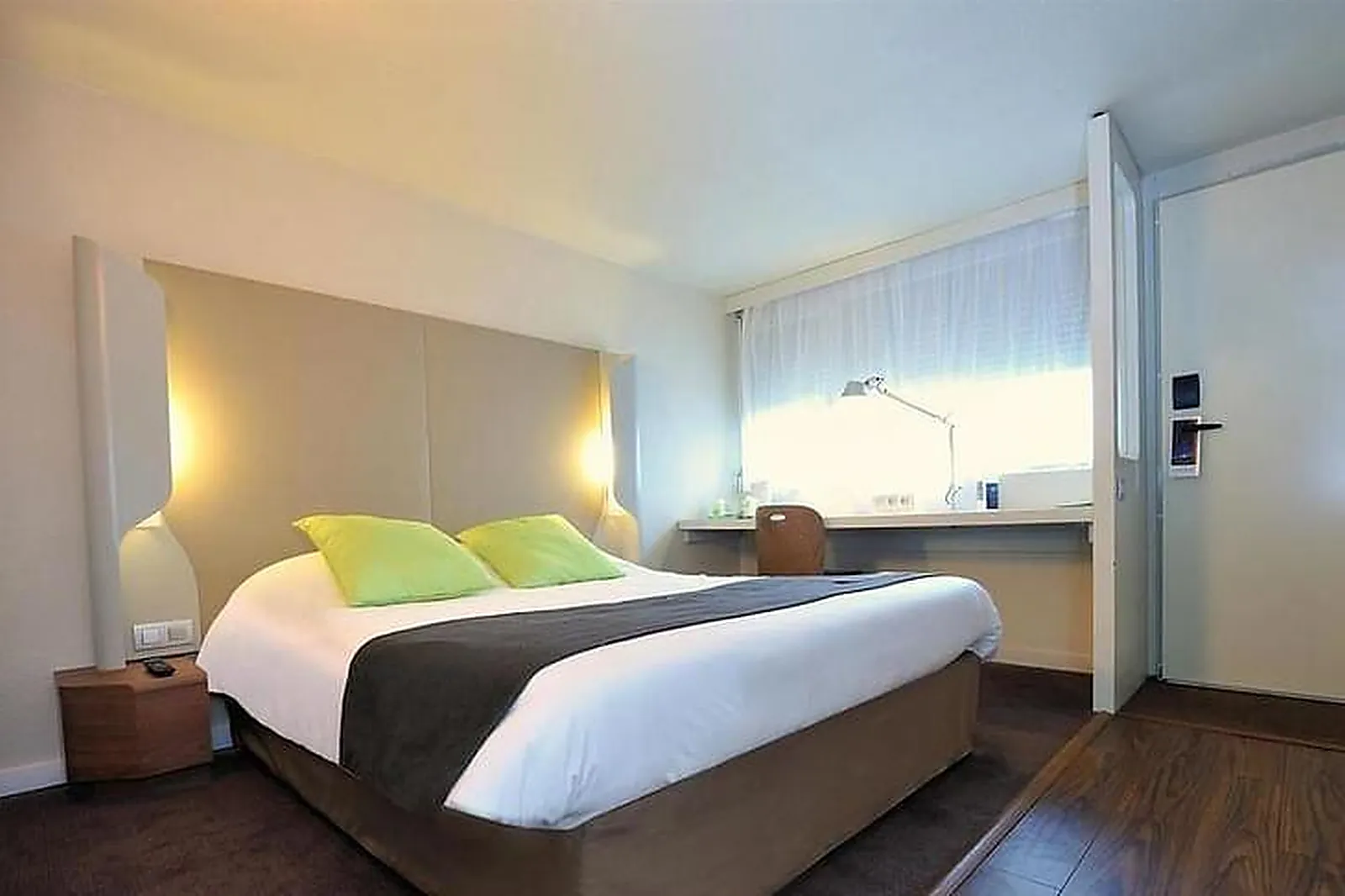 Lieux événementiels, CAMPANILE LYON EST ***