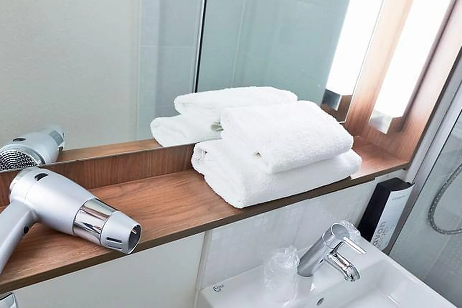 Lieux événementiels, CAMPANILE LYON EST - L'ISLE D'ABEAU***