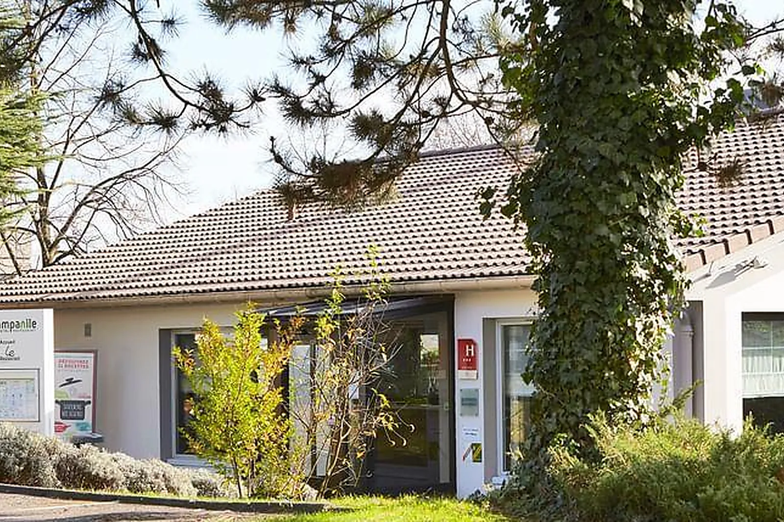 Lieux événementiels, CAMPANILE LYON EST - L'ISLE D'ABEAU***