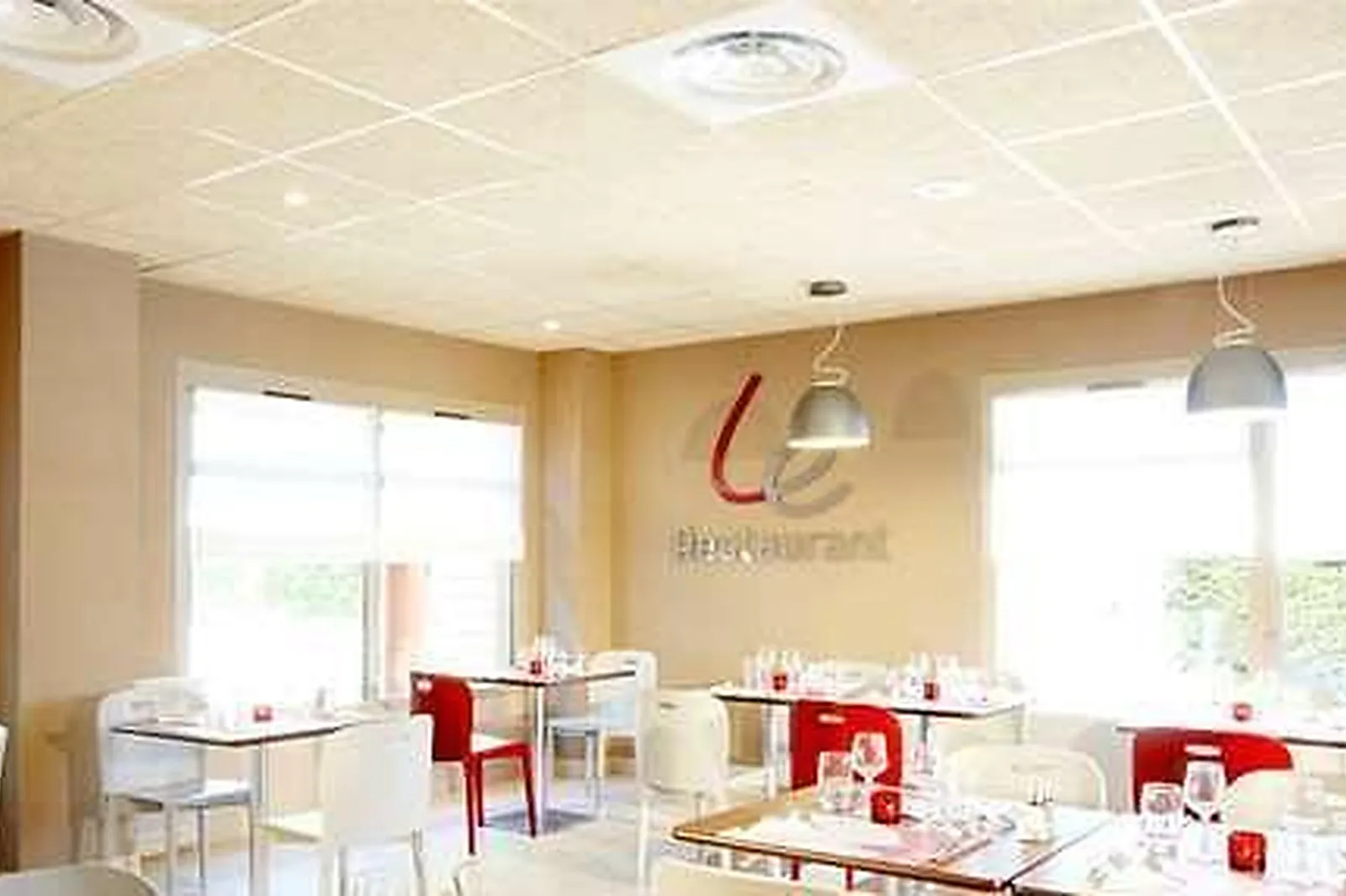 Lieux événementiels, CAMPANILE MANOSQUE***