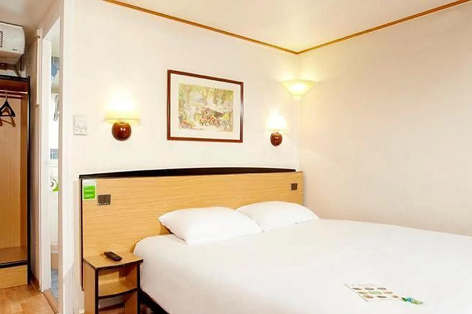 Lieux événementiels, CAMPANILE MANOSQUE***