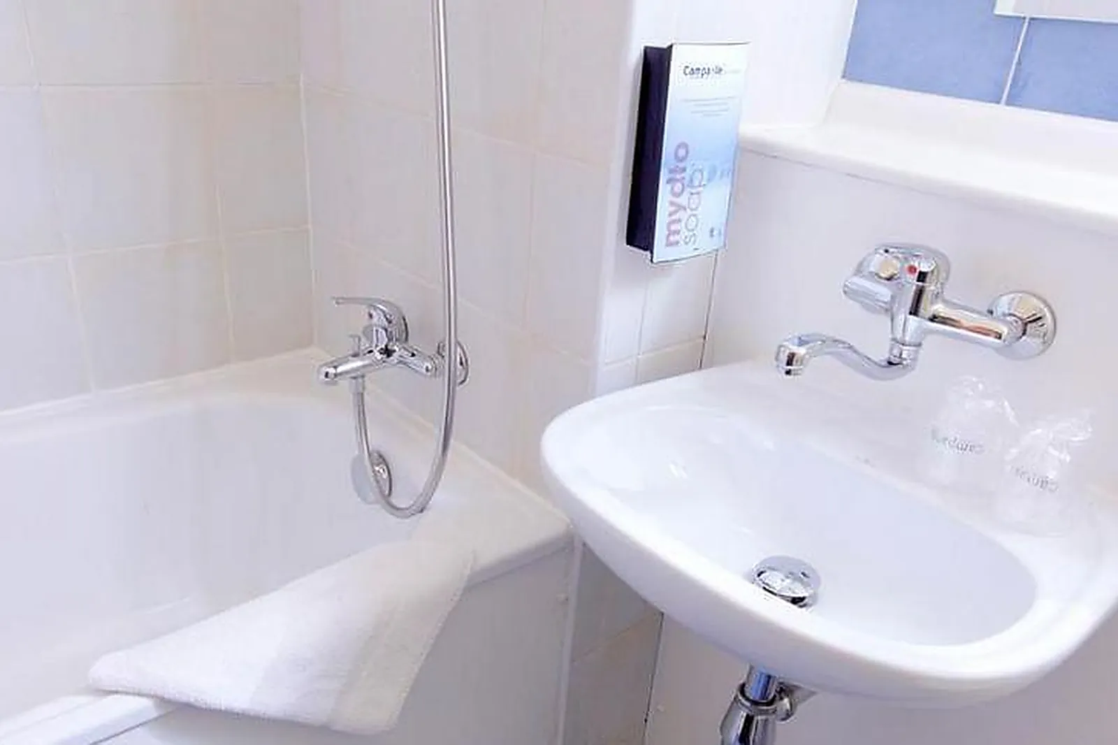 Lieux événementiels, CAMPANILE MANOSQUE***