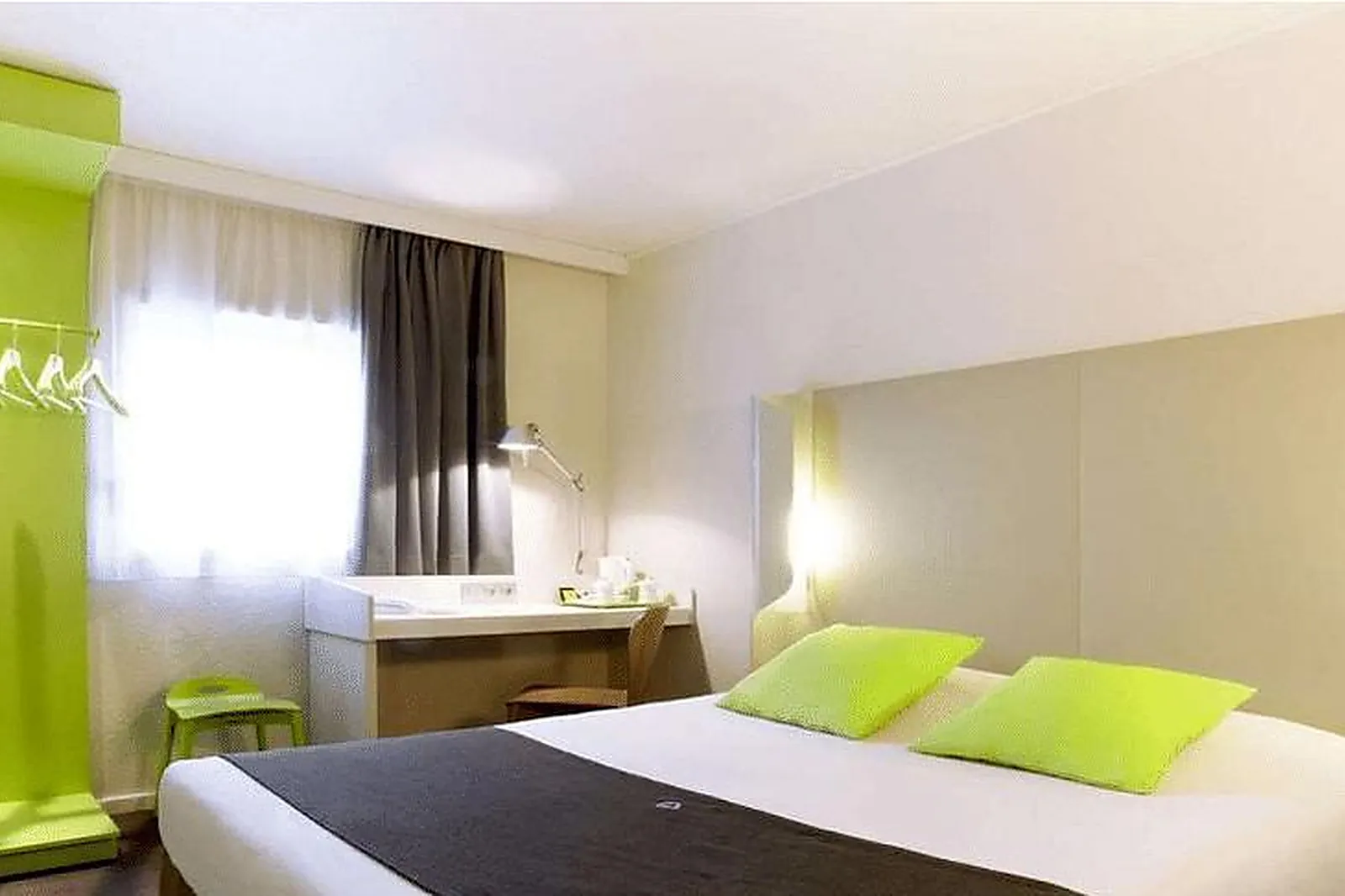 Lieux événementiels, CAMPANILE MONTELIMAR***