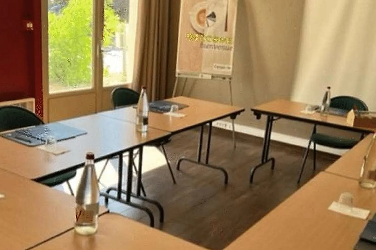 Lieux événementiels, CAMPANILE MONTELIMAR***