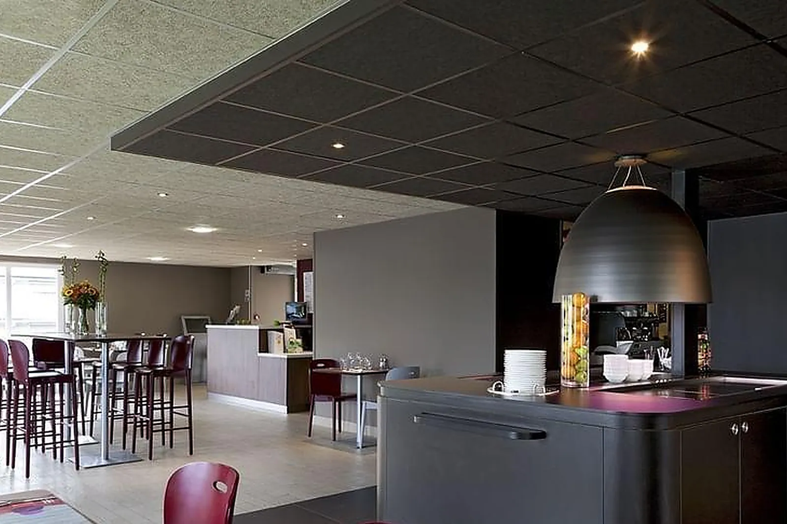 Lieux événementiels, CAMPANILE MONTELIMAR***