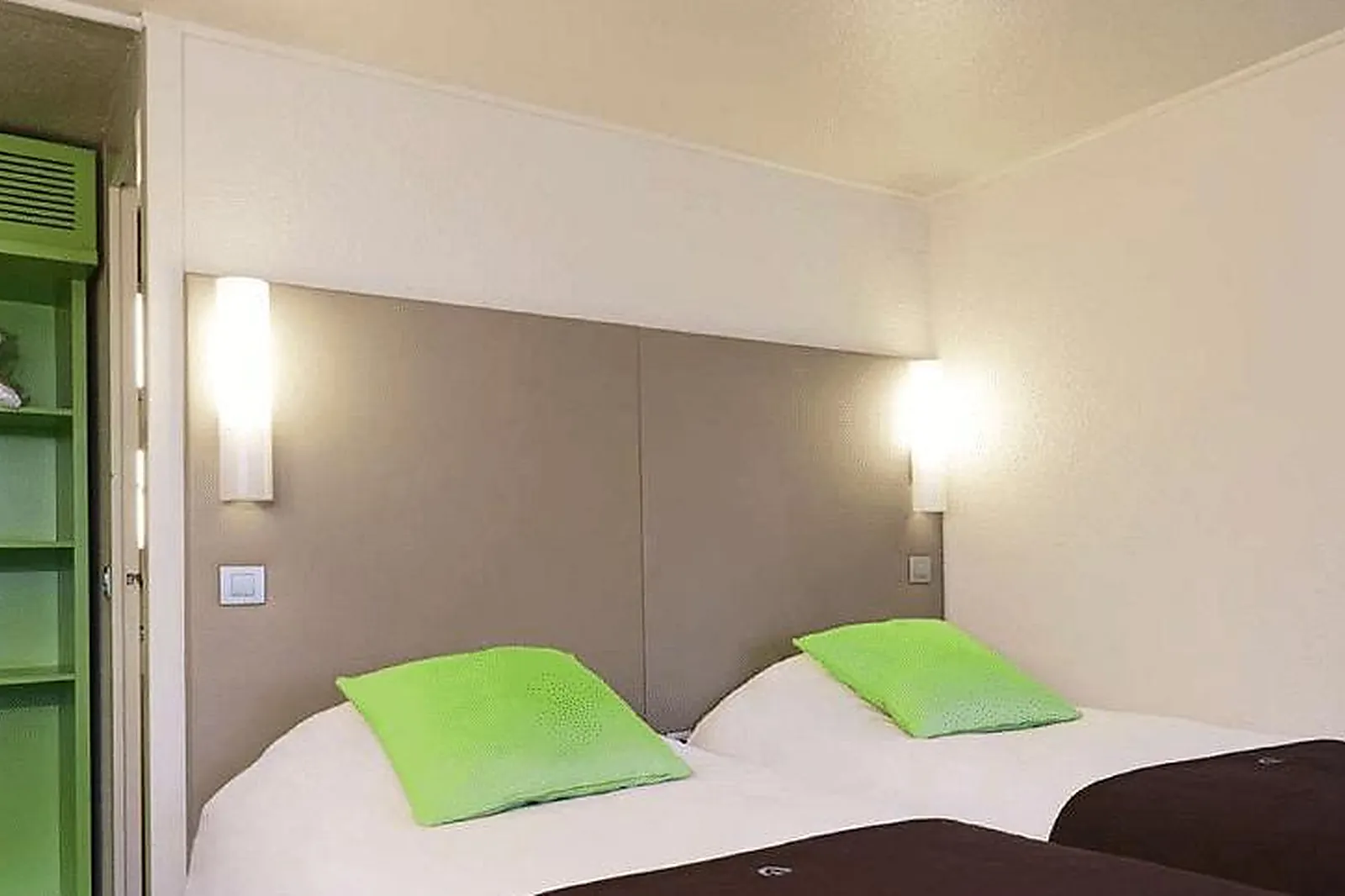 Lieux événementiels, CAMPANILE MONTELIMAR***