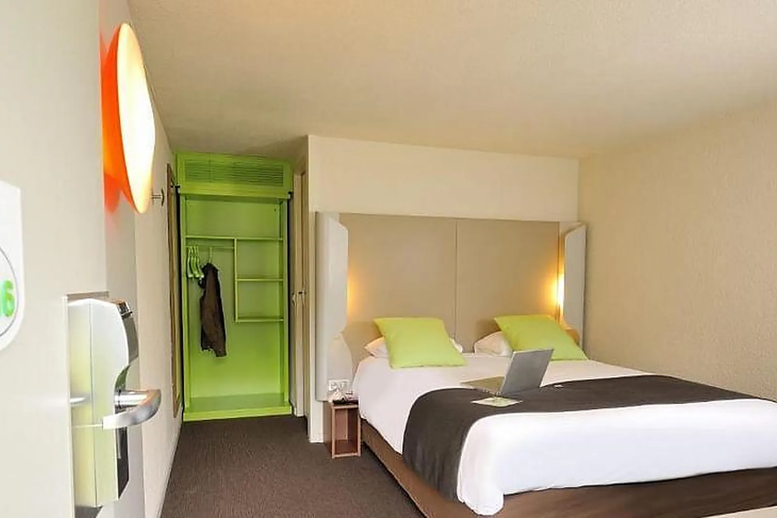 Lieux événementiels, CAMPANILE MONTELIMAR***