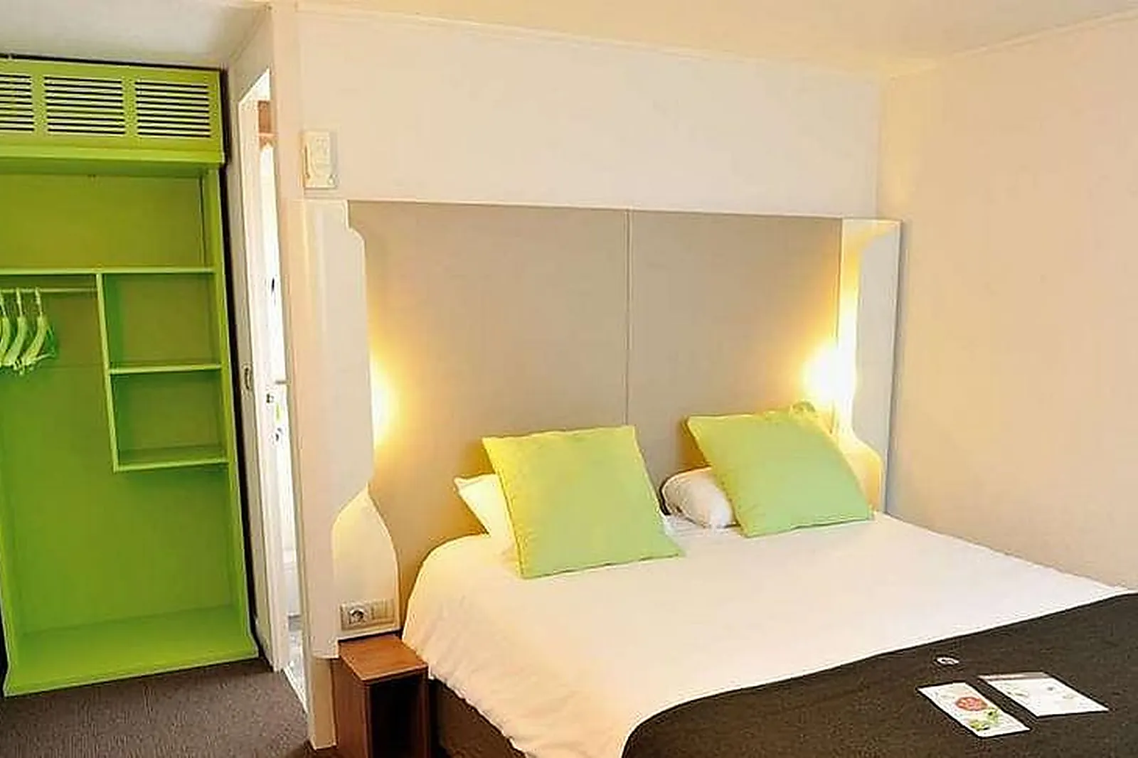 Lieux événementiels, CAMPANILE MONTELIMAR***