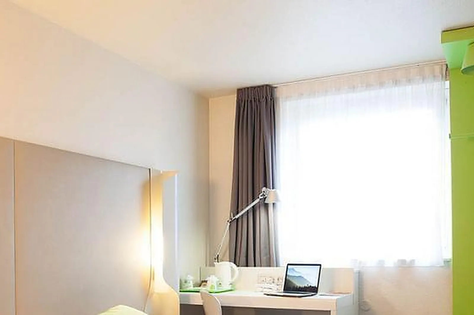 Lieux événementiels, CAMPANILE NANTERRE LA DÉFENSE***