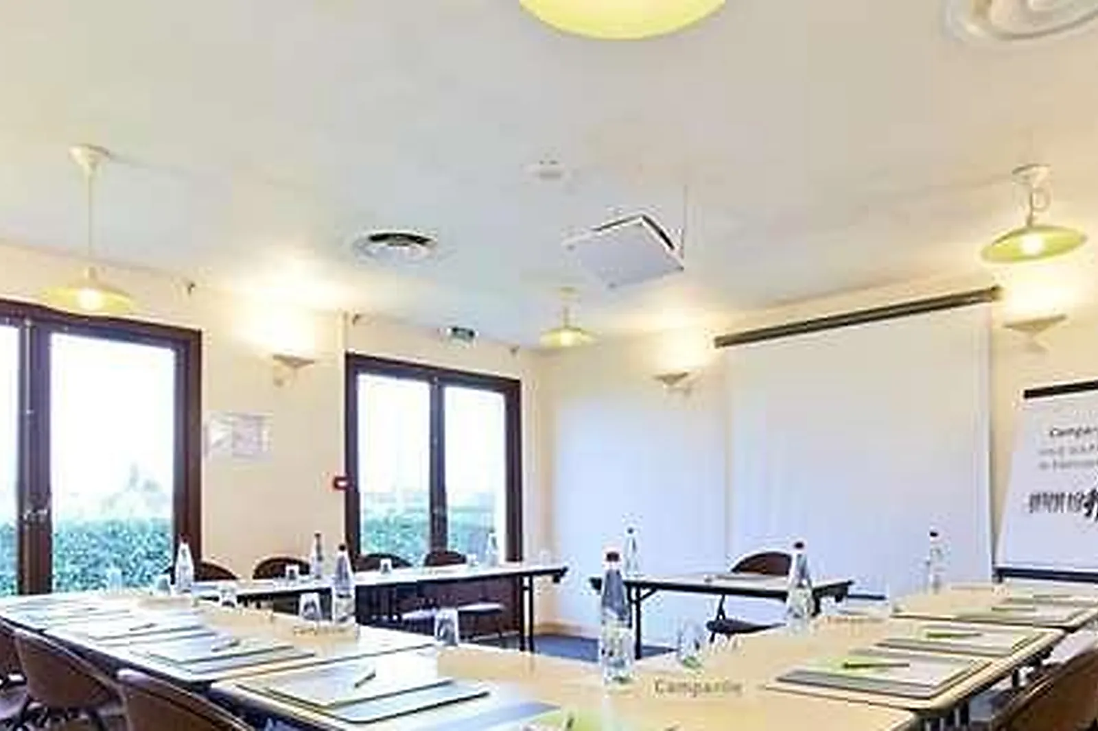 Lieux événementiels, CAMPANILE NEVERS VARENNES VAUZELLES**