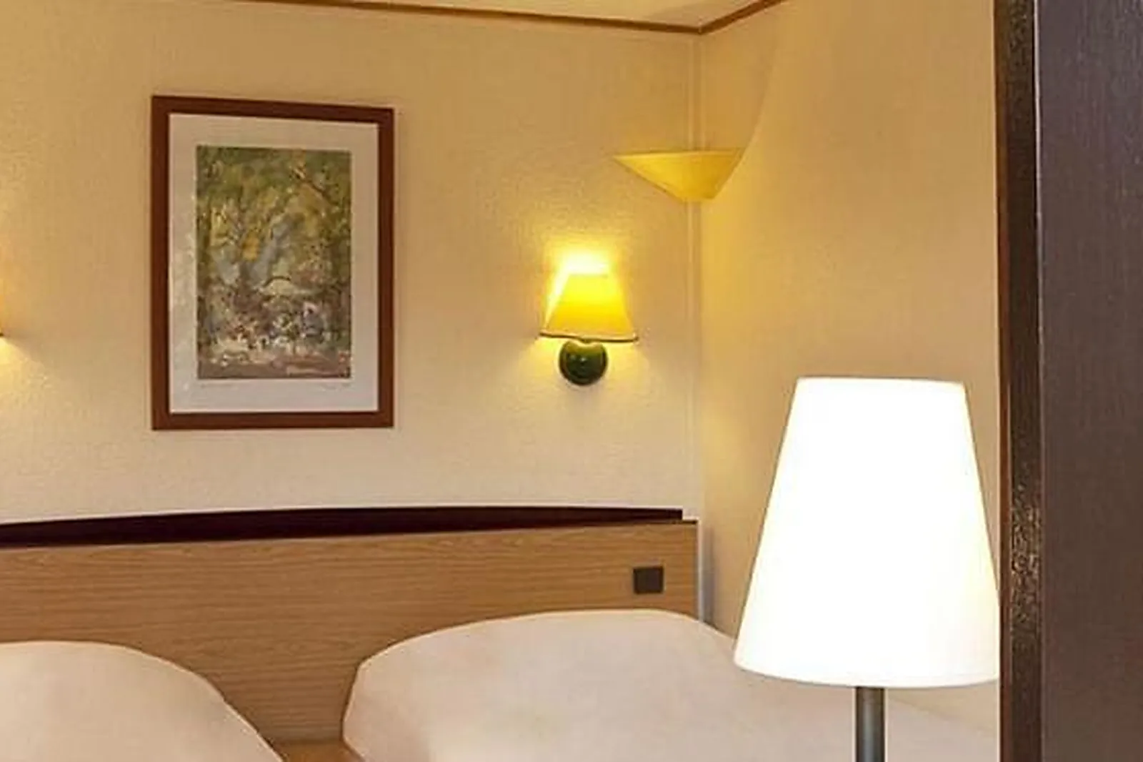 Lieux événementiels, CAMPANILE NIORT LA CRÉCHE ***