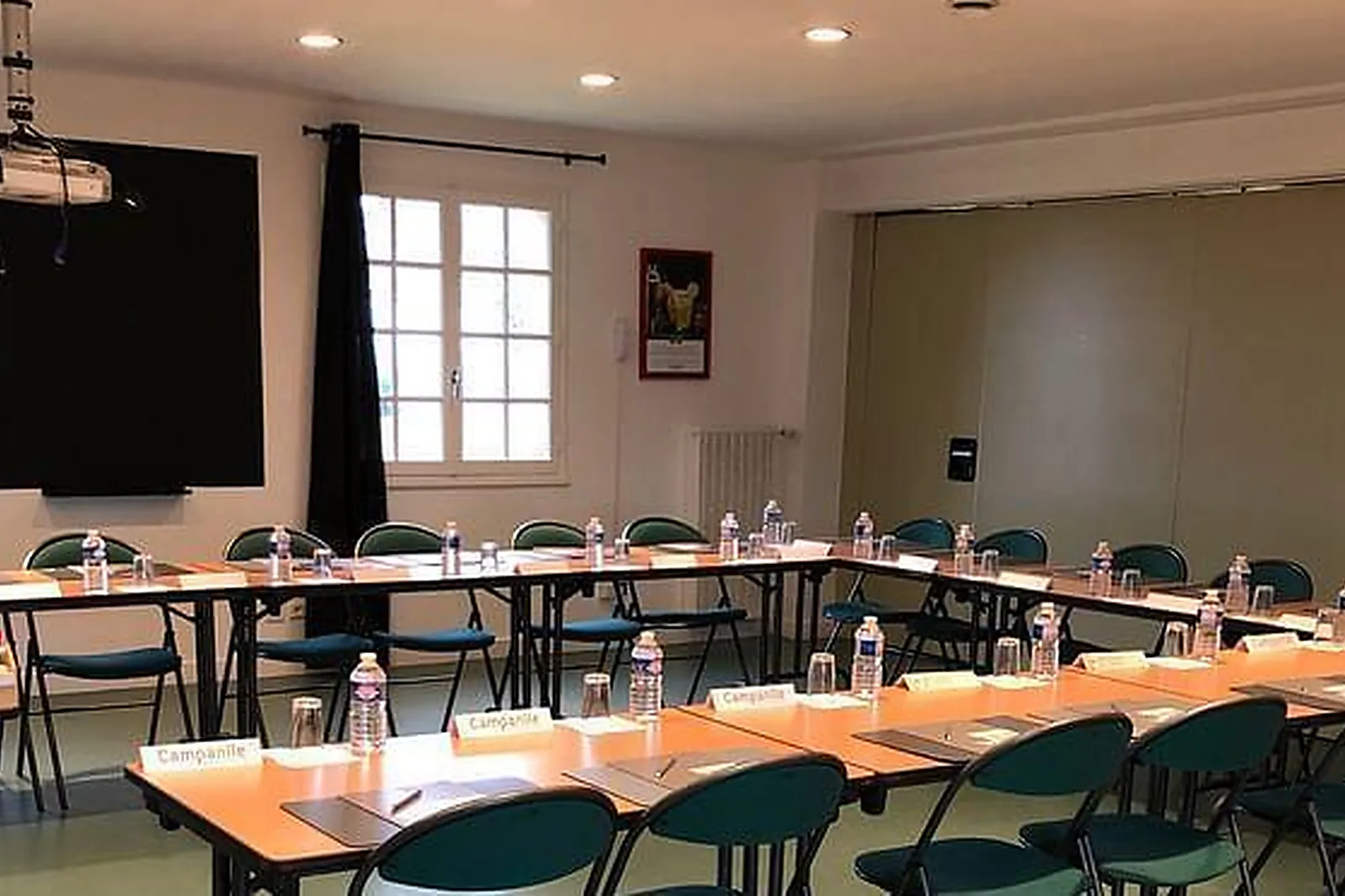 Lieux événementiels, CAMPANILE NIORT LA CRÉCHE ***