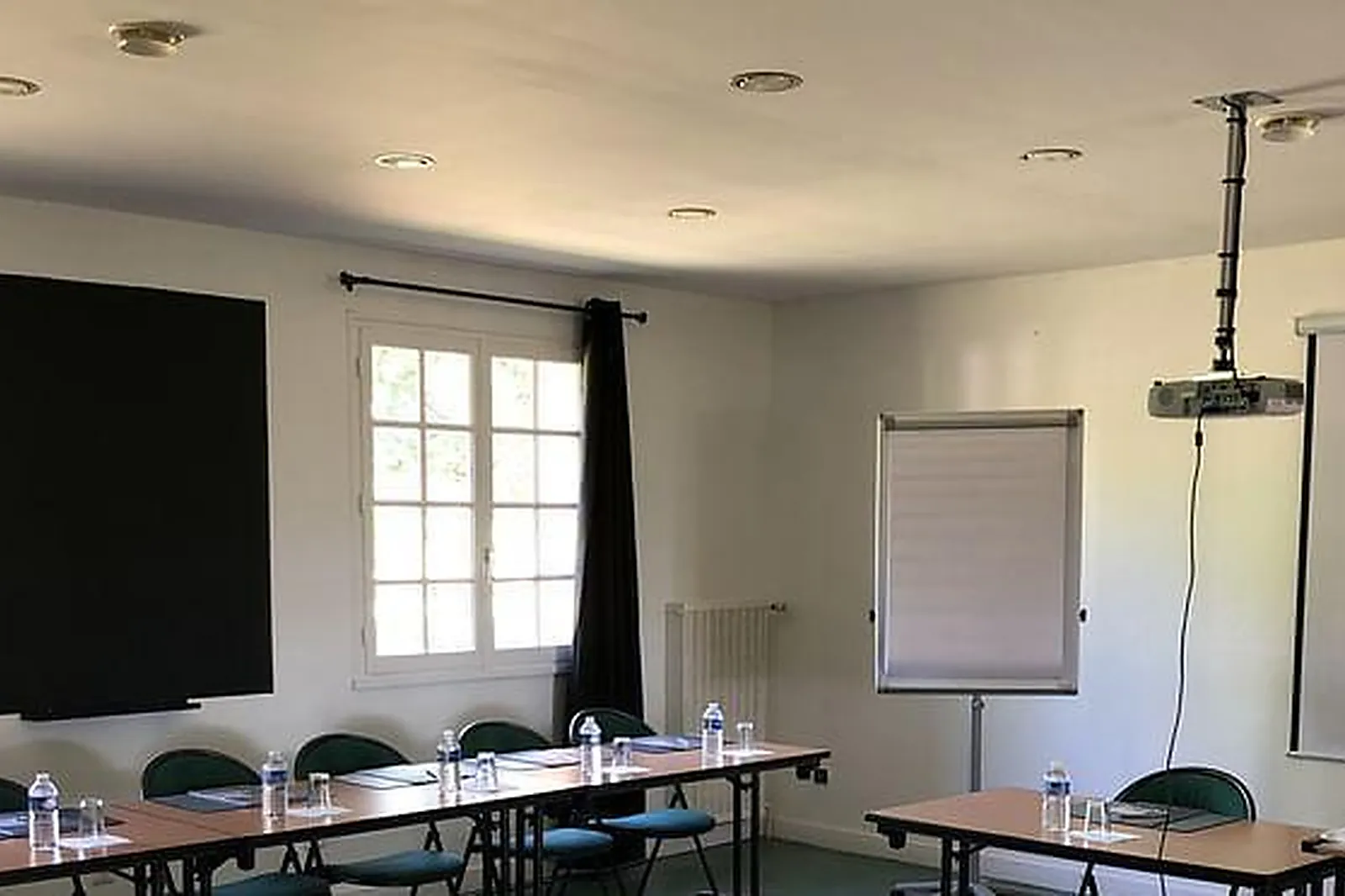 Lieux événementiels, CAMPANILE NIORT LA CRÉCHE ***