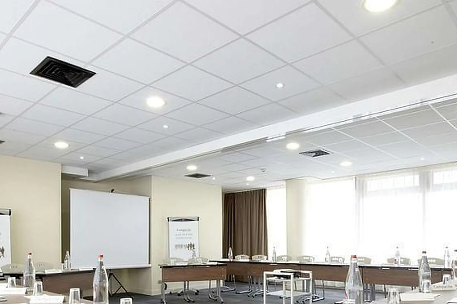 Lieux événementiels, CAMPANILE PARIS XIX LA VILLETTE