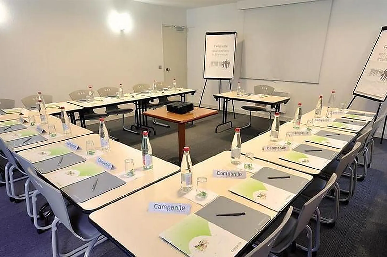 Lieux événementiels, CAMPANILE REIMS-SUD-EST TAISSY ***