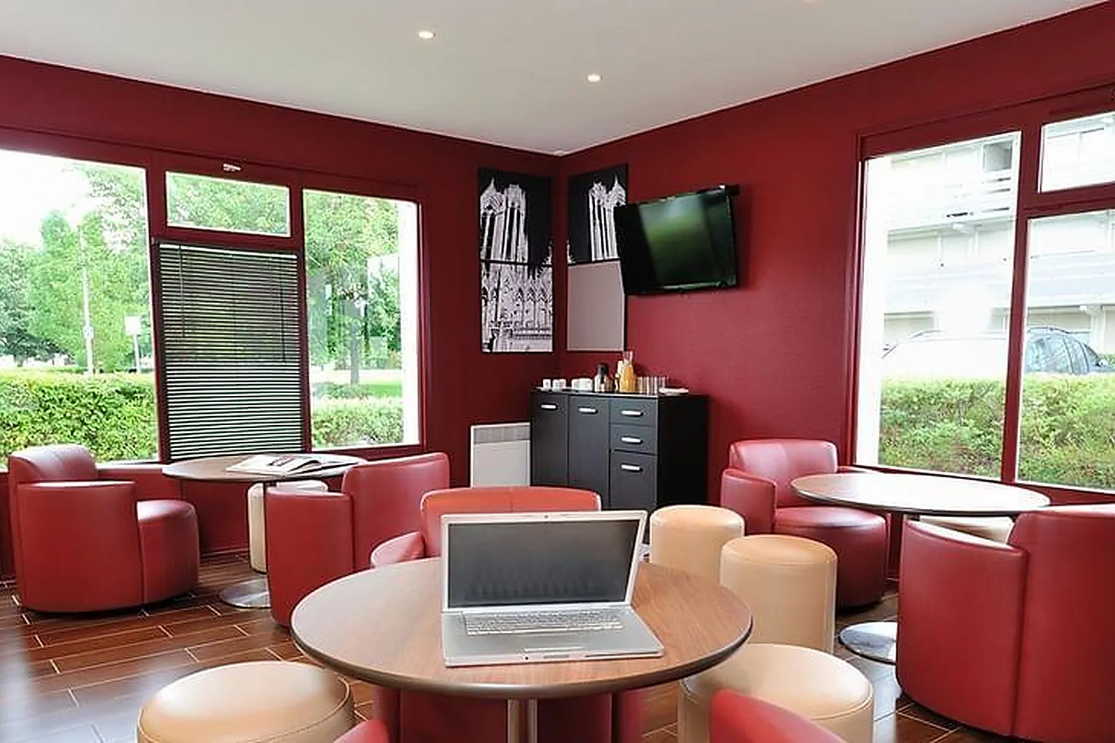 Lieux événementiels, CAMPANILE REIMS-SUD-EST TAISSY ***