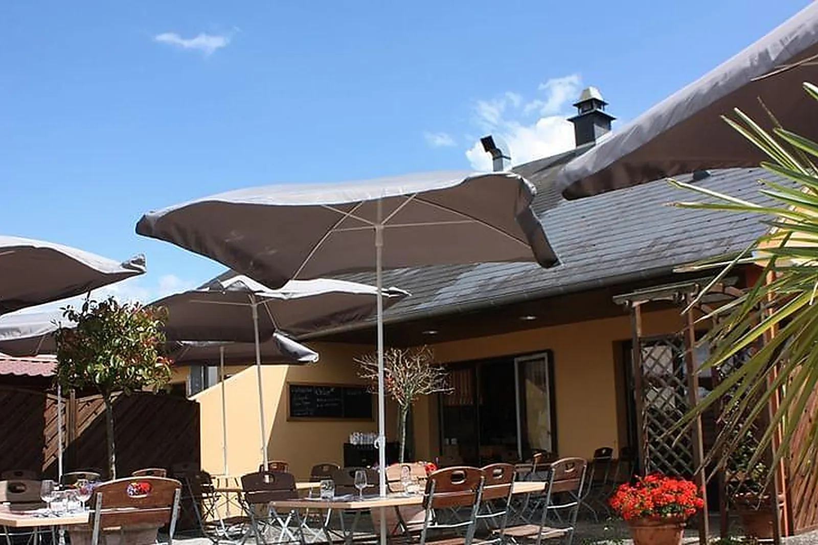 Lieux événementiels, CAMPANILE REIMS TINQUEUX ***