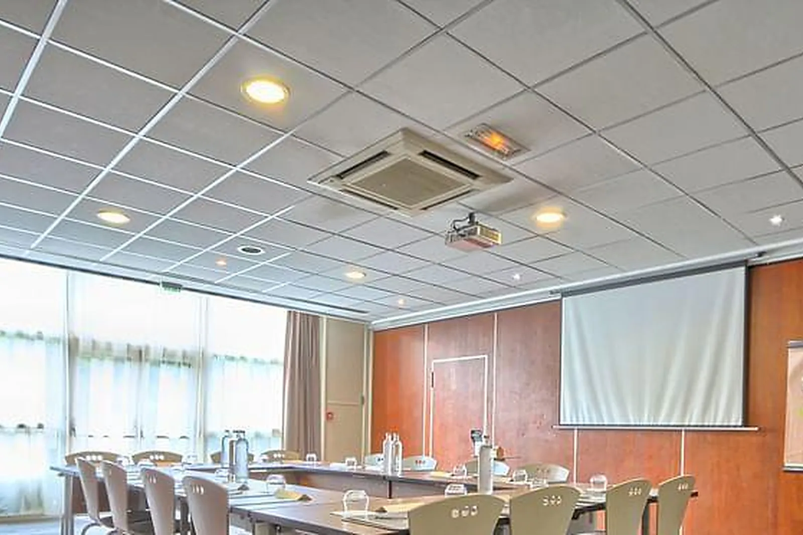 Lieux événementiels, ESPACE TRAIT D'UNION