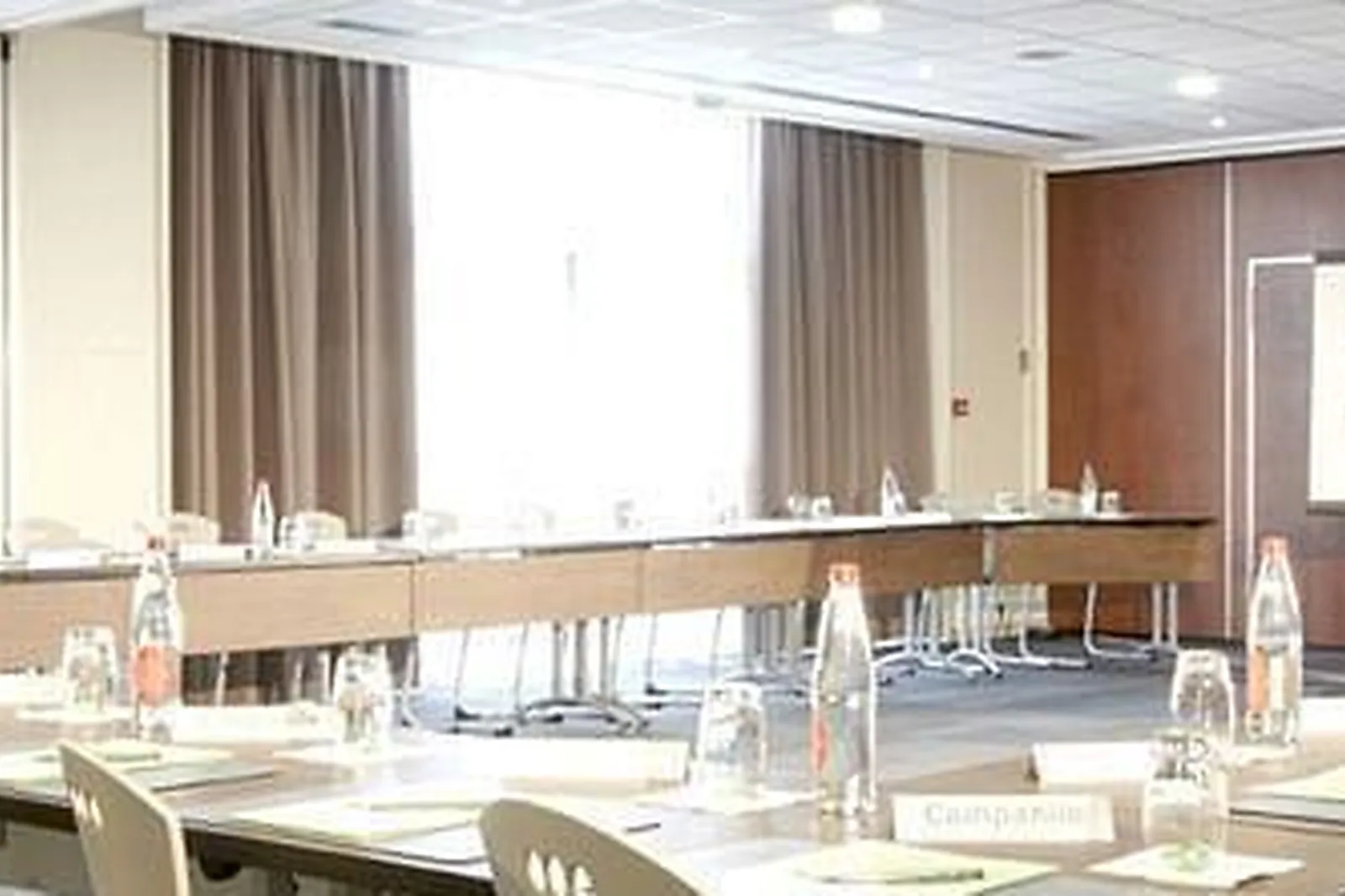 Lieux événementiels, ESPACE TRAIT D'UNION