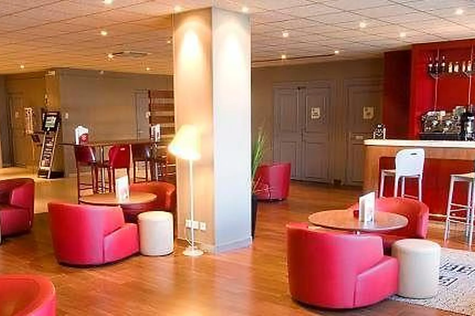 Lieux événementiels, ESPACE TRAIT D'UNION