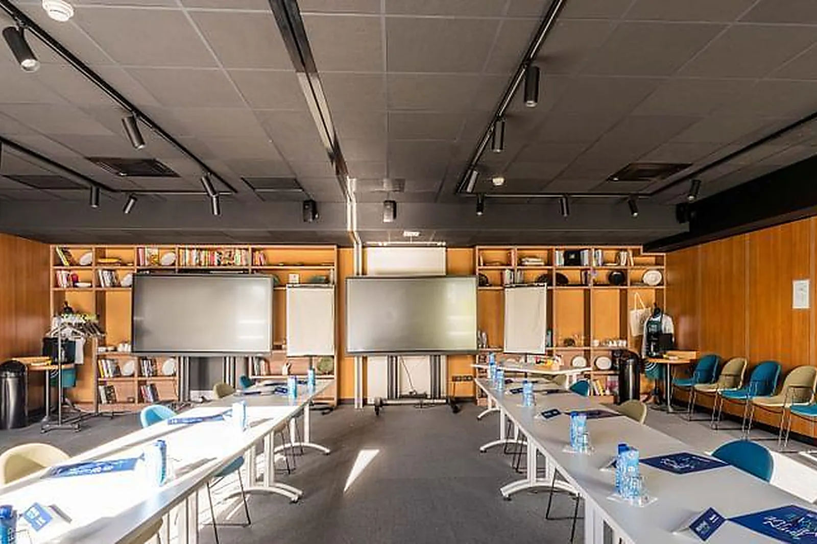 Lieux événementiels, CAMPANILE RUNGIS ORLY***