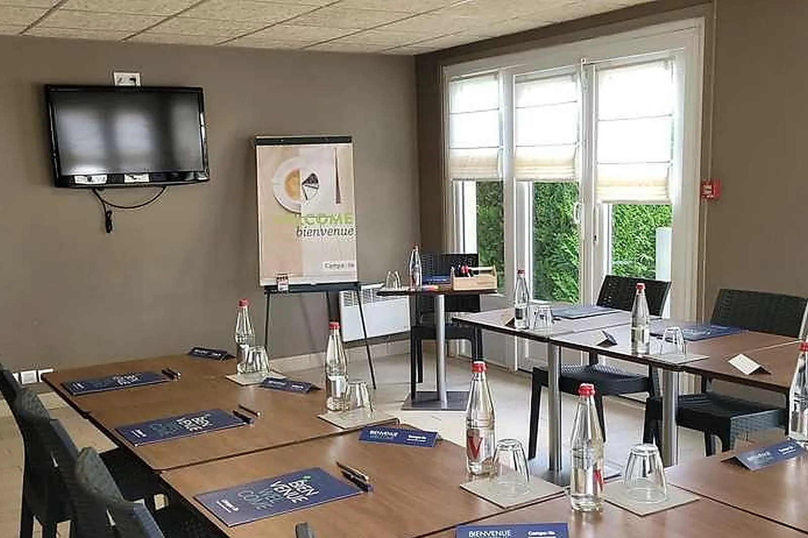 Lieux événementiels, CAMPANILE SAINT QUENTIN***