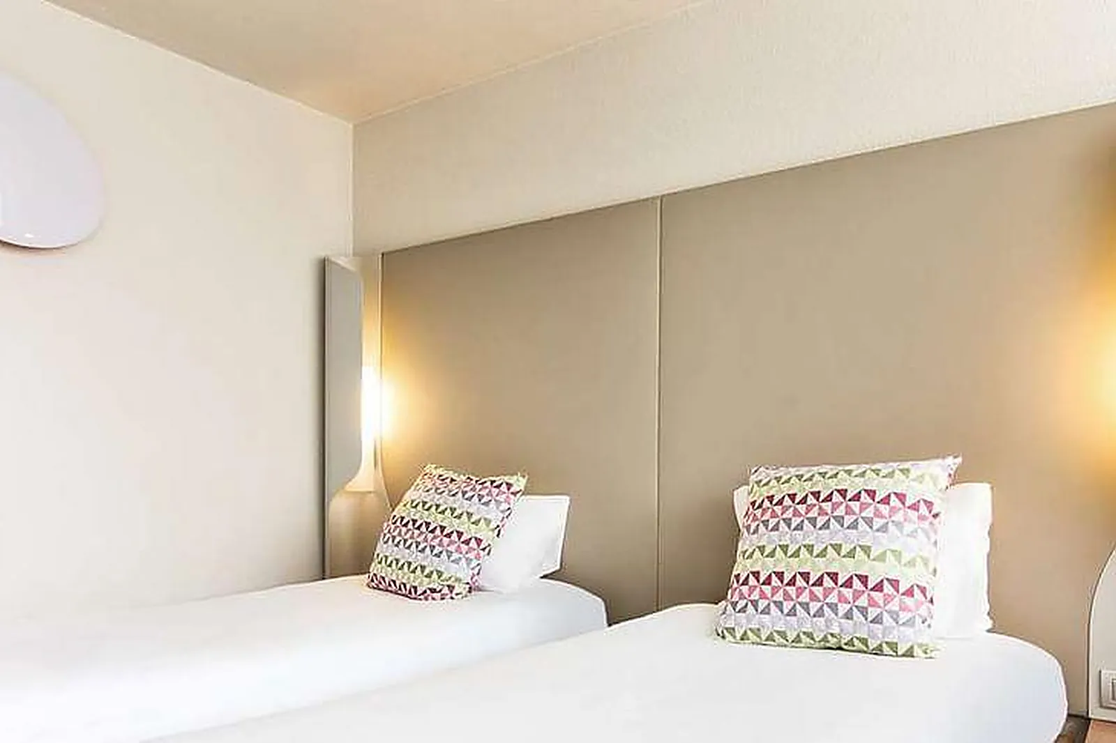 Lieux événementiels, CAMPANILE SAINT QUENTIN***