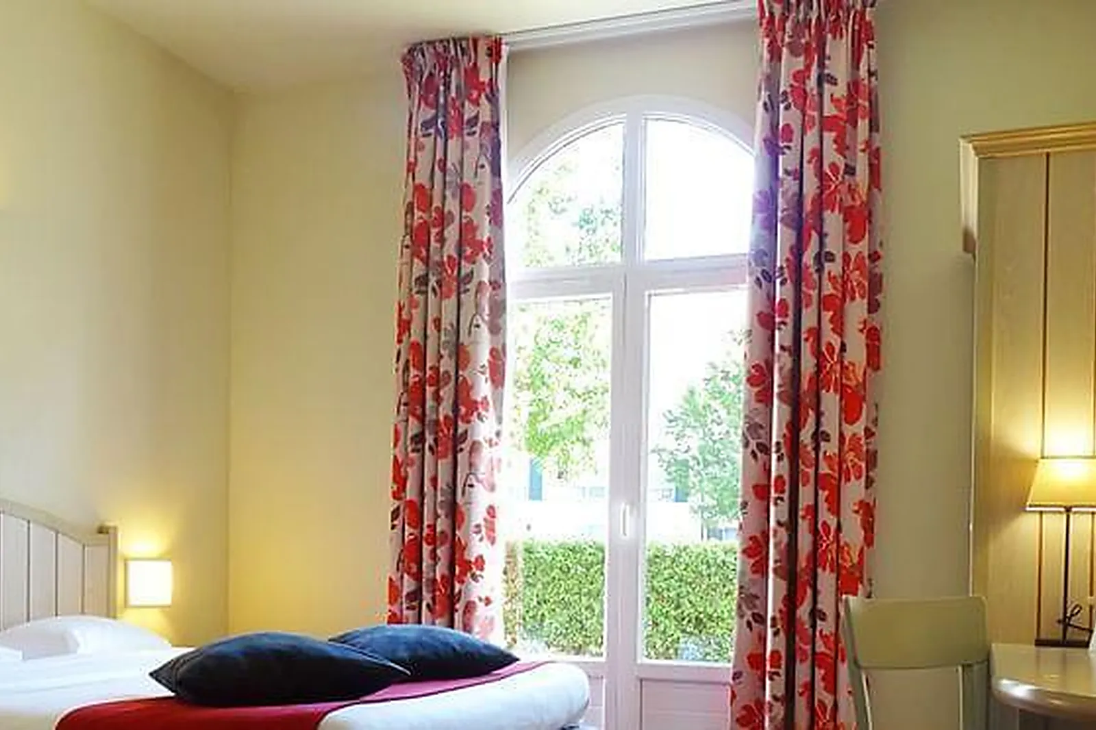 Lieux événementiels, CAMPANILE VAL DE FRANCE ***