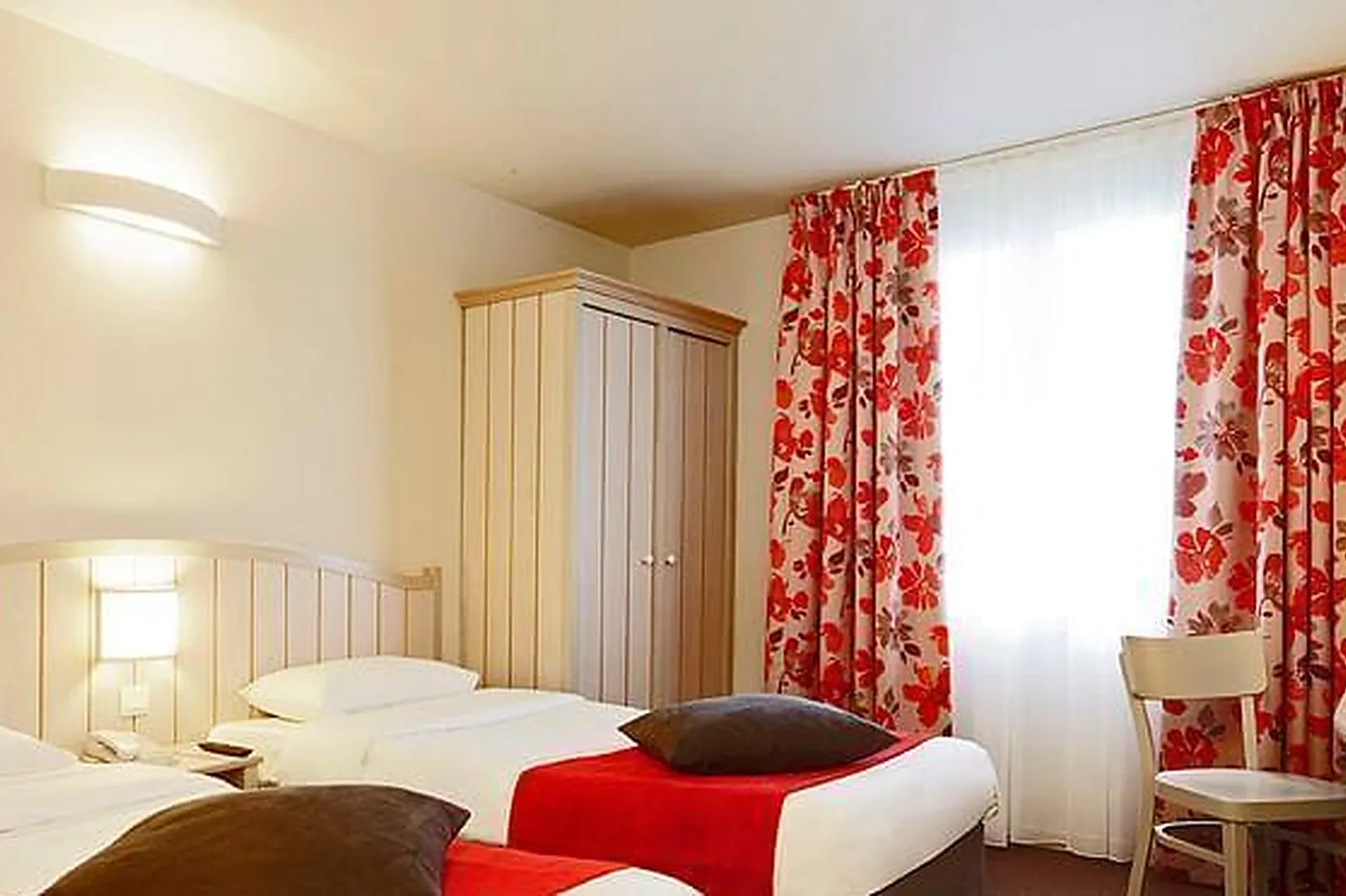 Lieux événementiels, CAMPANILE VAL DE FRANCE ***