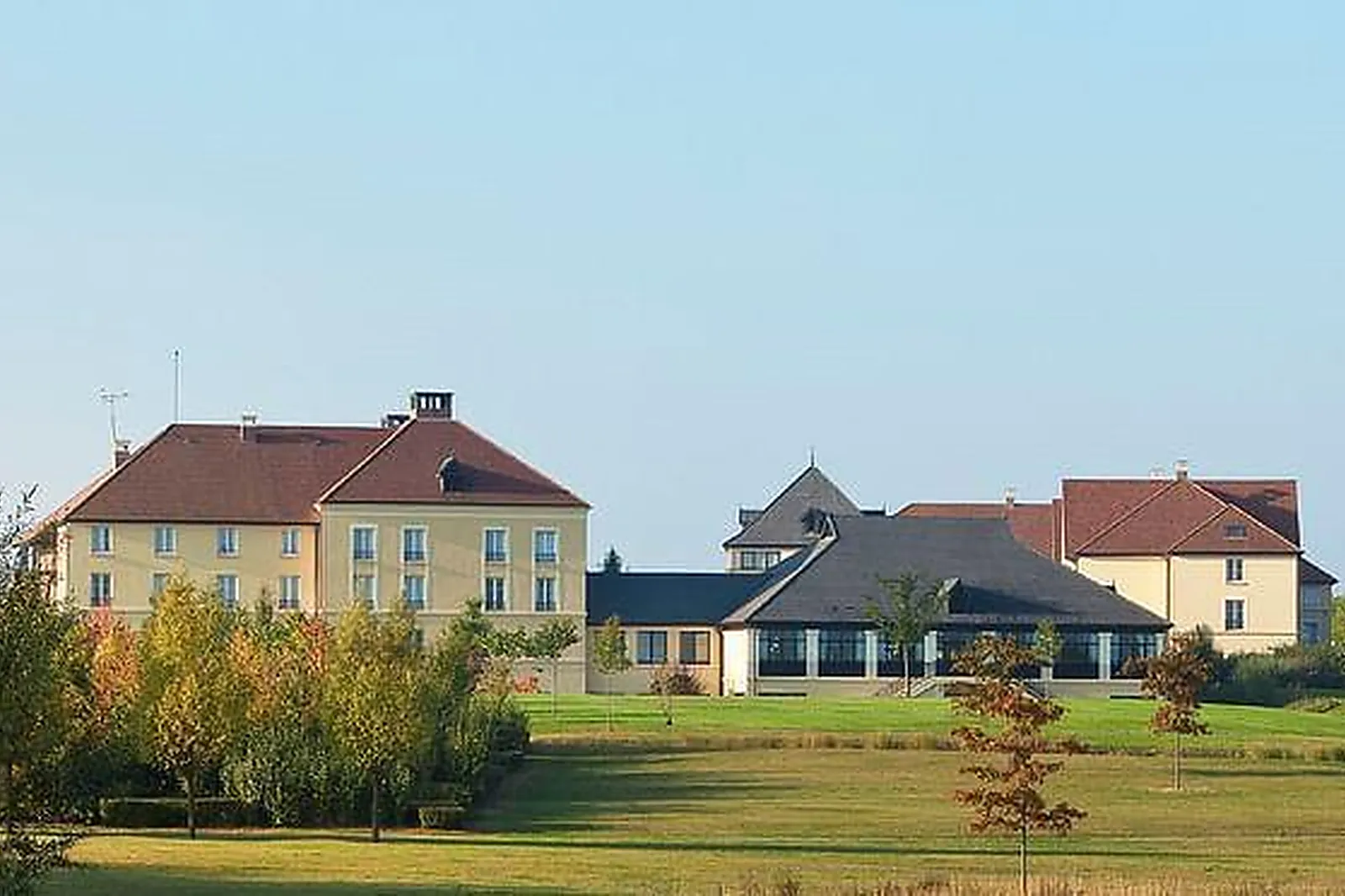 Lieux événementiels, CAMPANILE VAL DE FRANCE ***