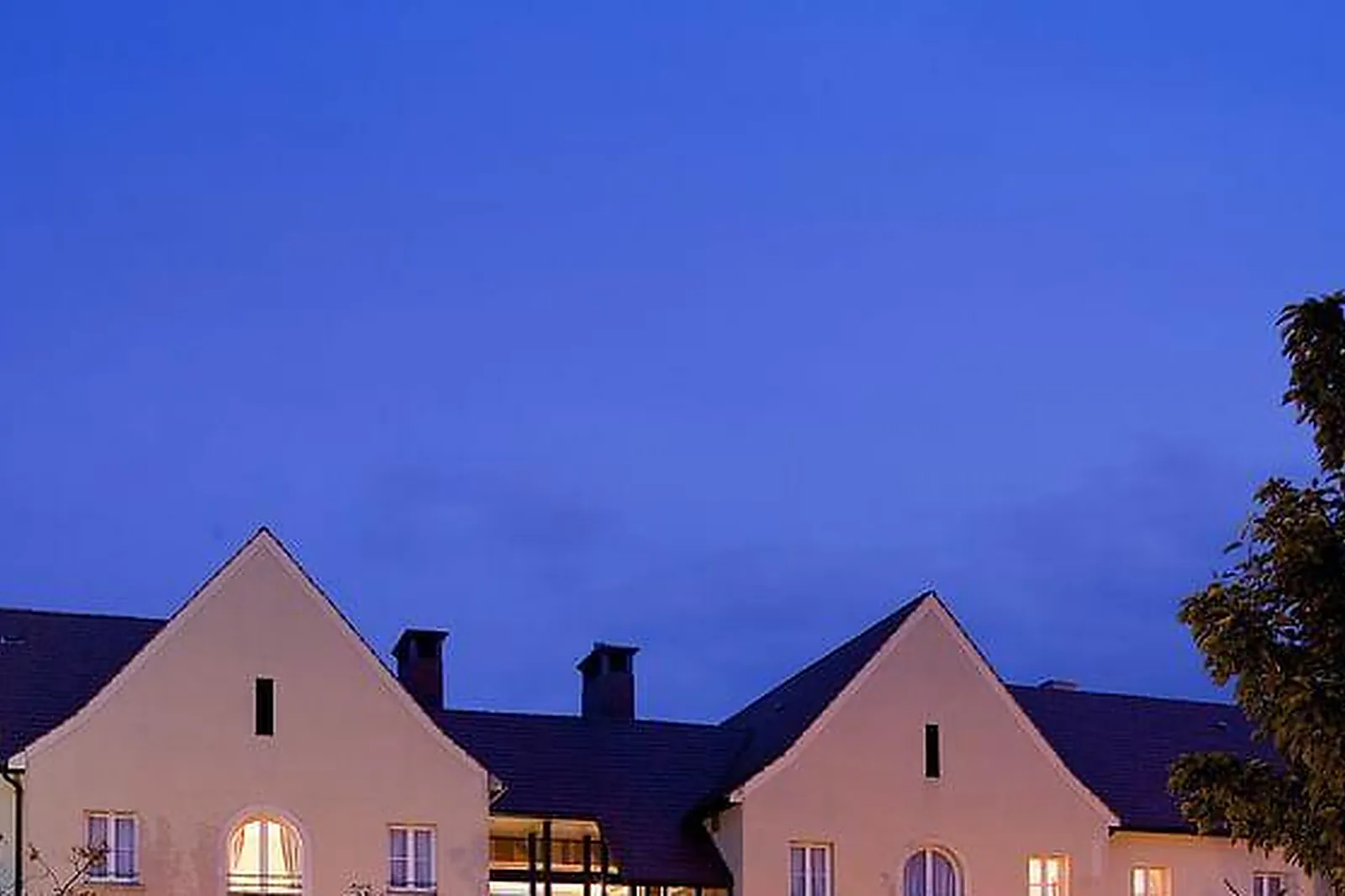 Lieux événementiels, CAMPANILE VAL DE FRANCE ***