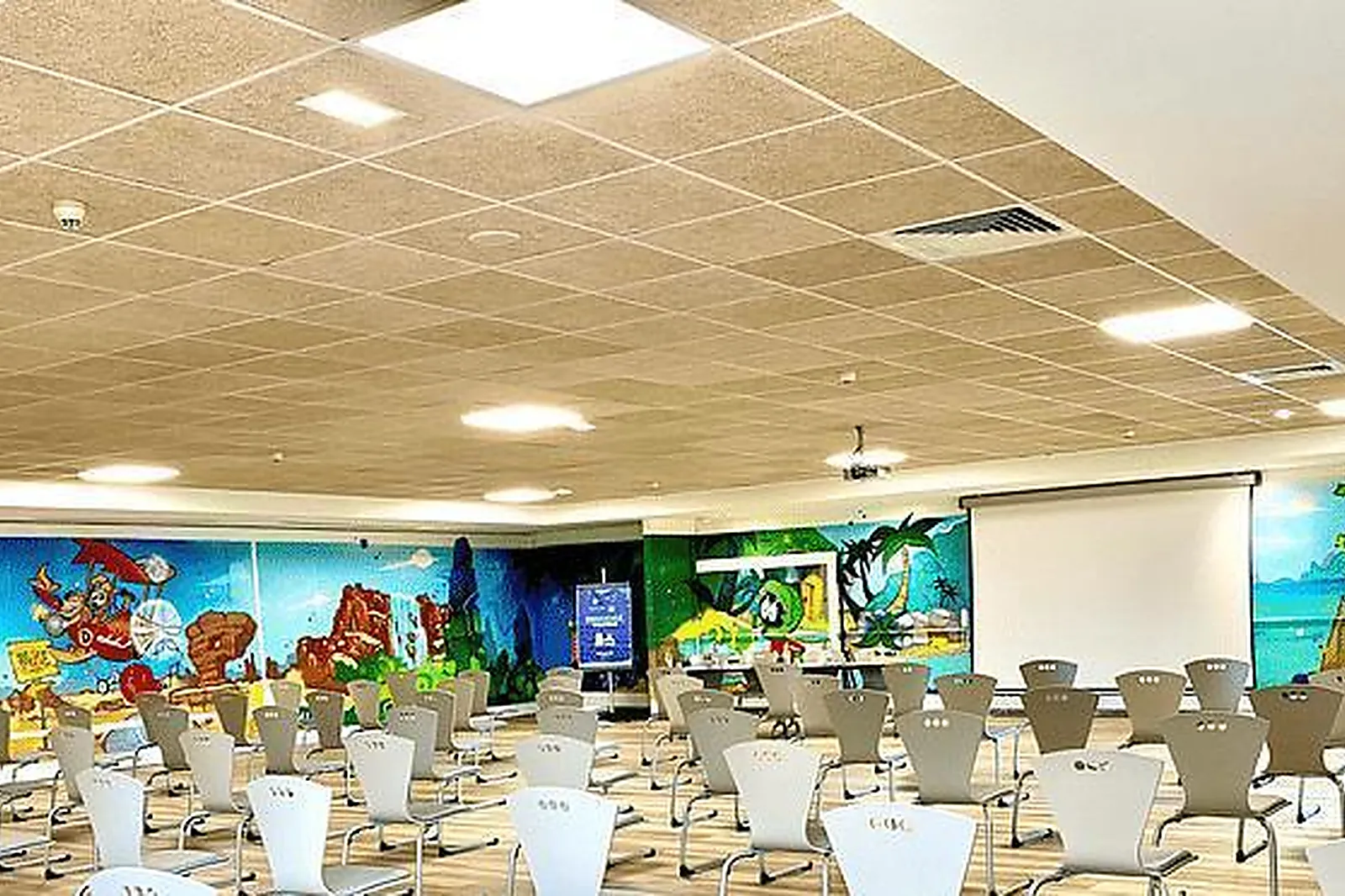 Lieux événementiels, CAMPANILE VAL DE FRANCE ***