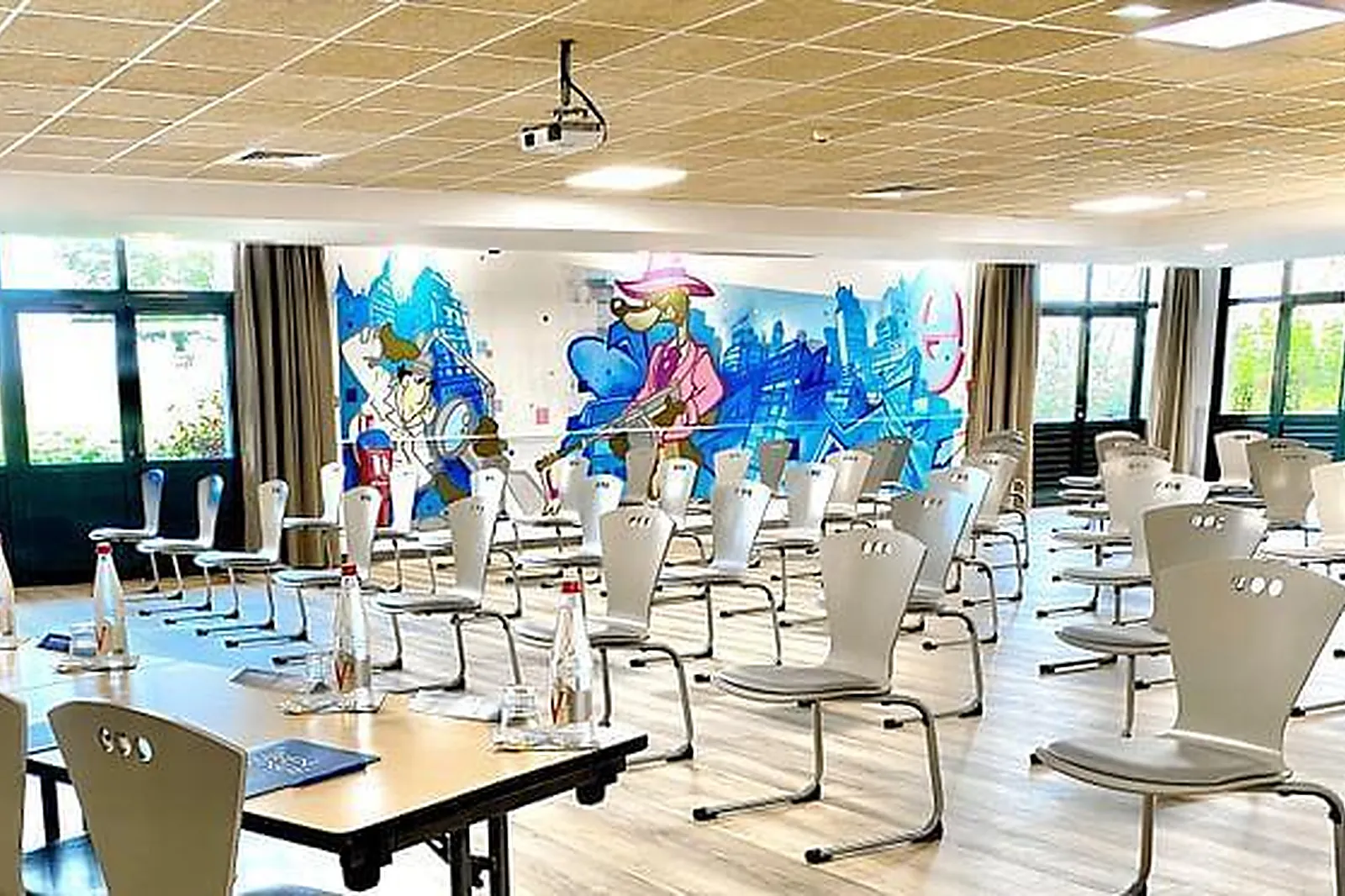 Lieux événementiels, CAMPANILE VAL DE FRANCE ***