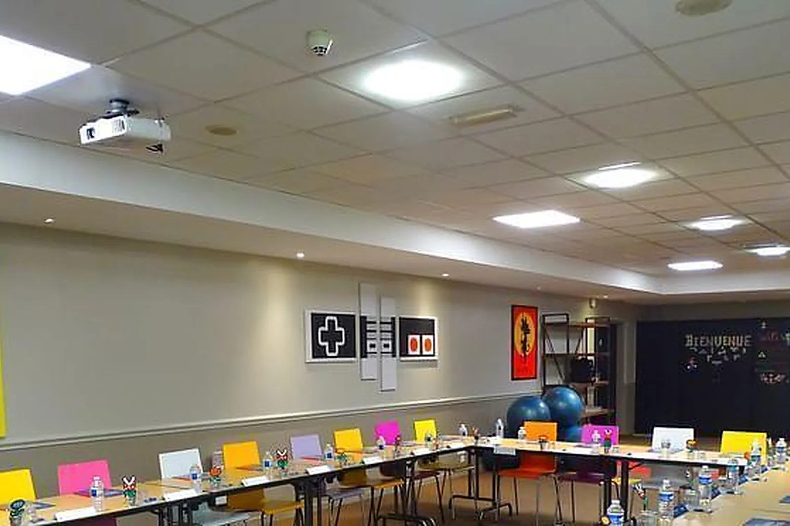 Lieux événementiels, CAMPANILE VAL DE FRANCE ***