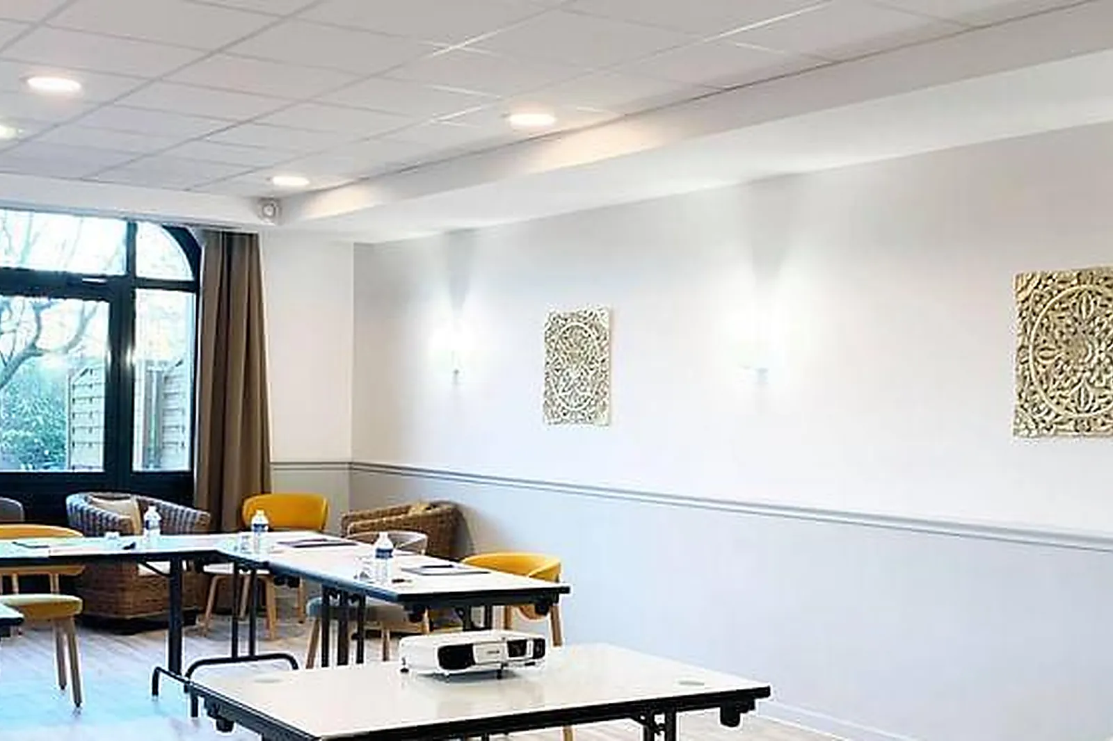 Lieux événementiels, CAMPANILE VAL DE FRANCE ***