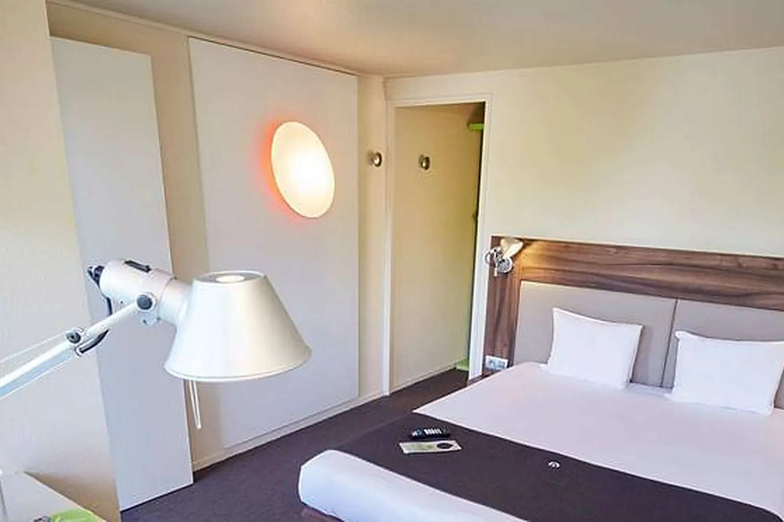 Lieux événementiels, CAMPANILE VERT SAINT DENIS***