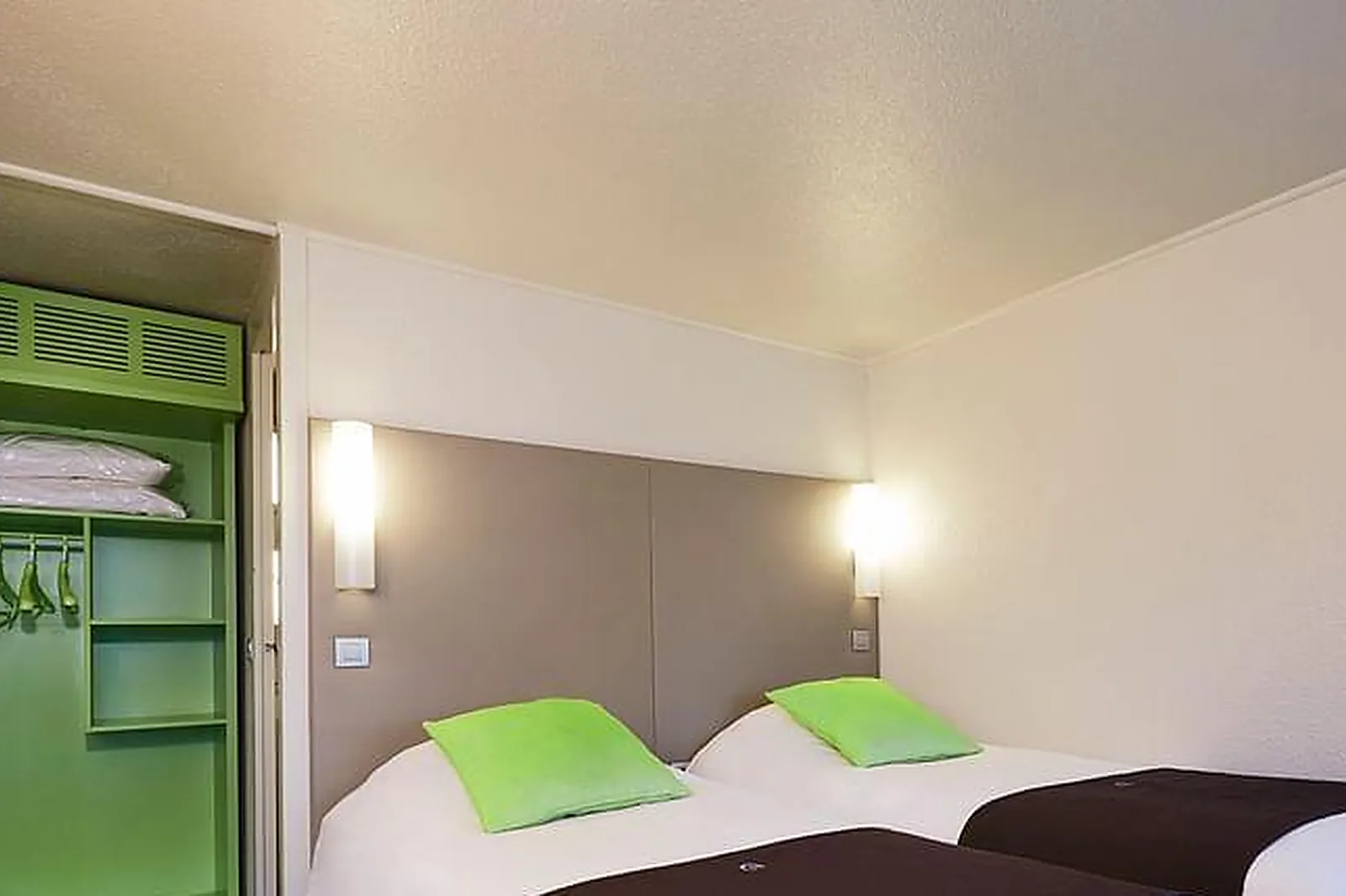 Lieux événementiels, CAMPANILE VIERZON***