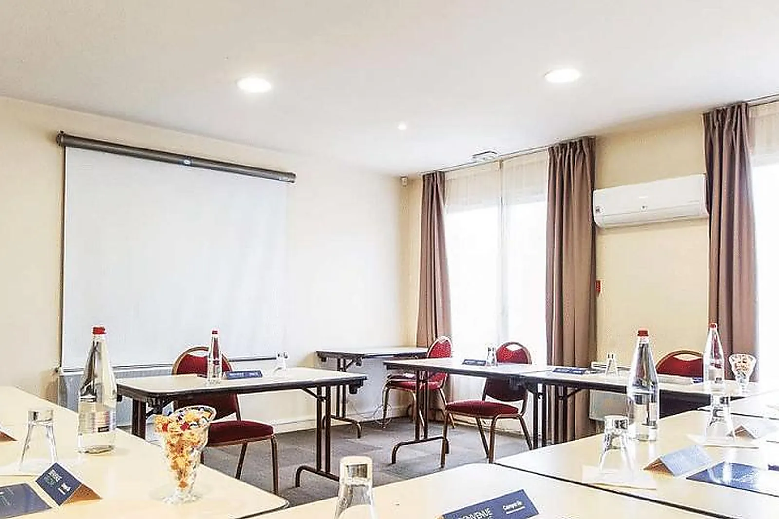 Lieux événementiels, CAMPANILE VILLENEUVE SAINT-GEORGES***