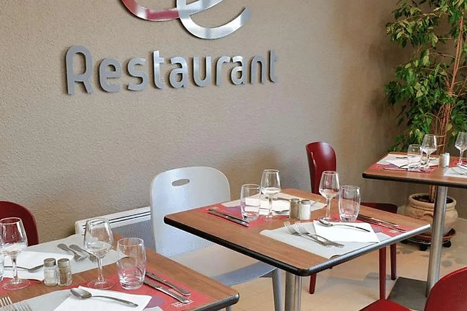 Lieux événementiels, CAMPANILE VILLENEUVE SAINT-GEORGES***