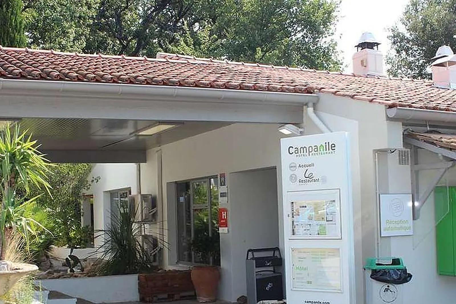 Lieux événementiels, CAMPANILE VITROLLES GRIFFON***