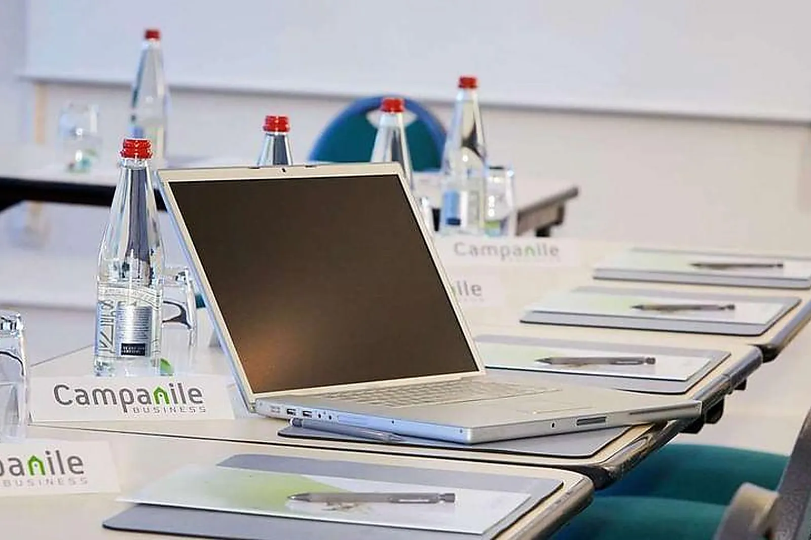 Lieux événementiels, CAMPANILE VITROLLES GRIFFON***