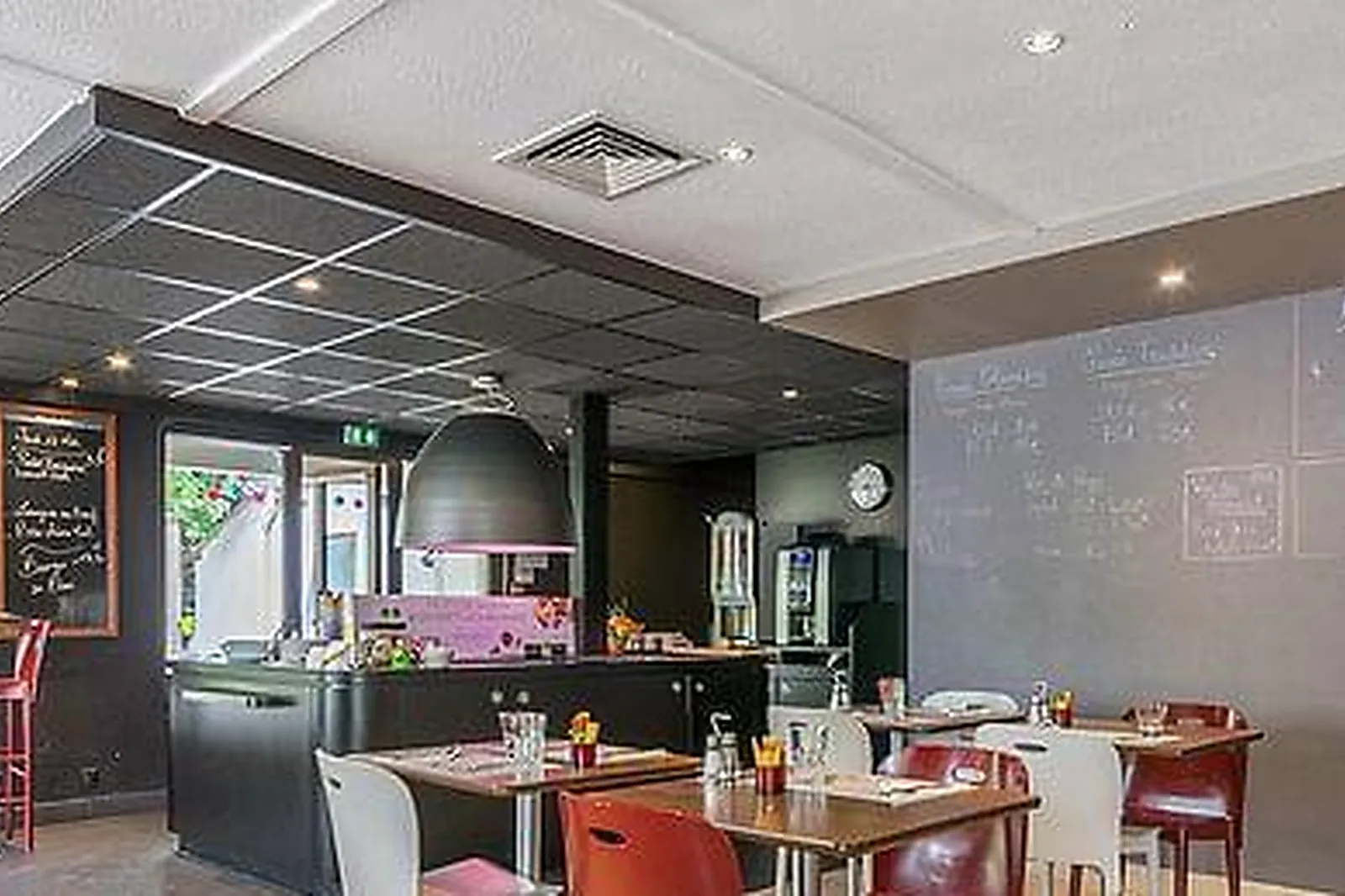 Lieux événementiels, CAMPANILE VITROLLES GRIFFON***