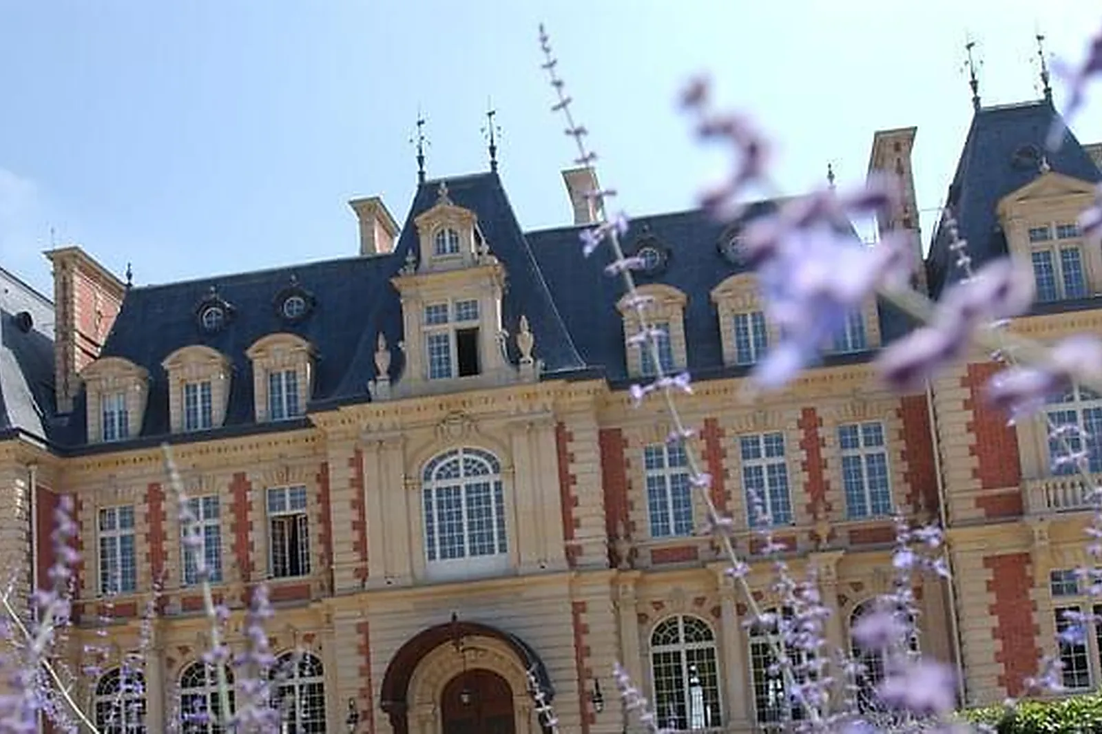 Lieux événementiels, CAMPUS SERGE KAMPF LES FONTAINES