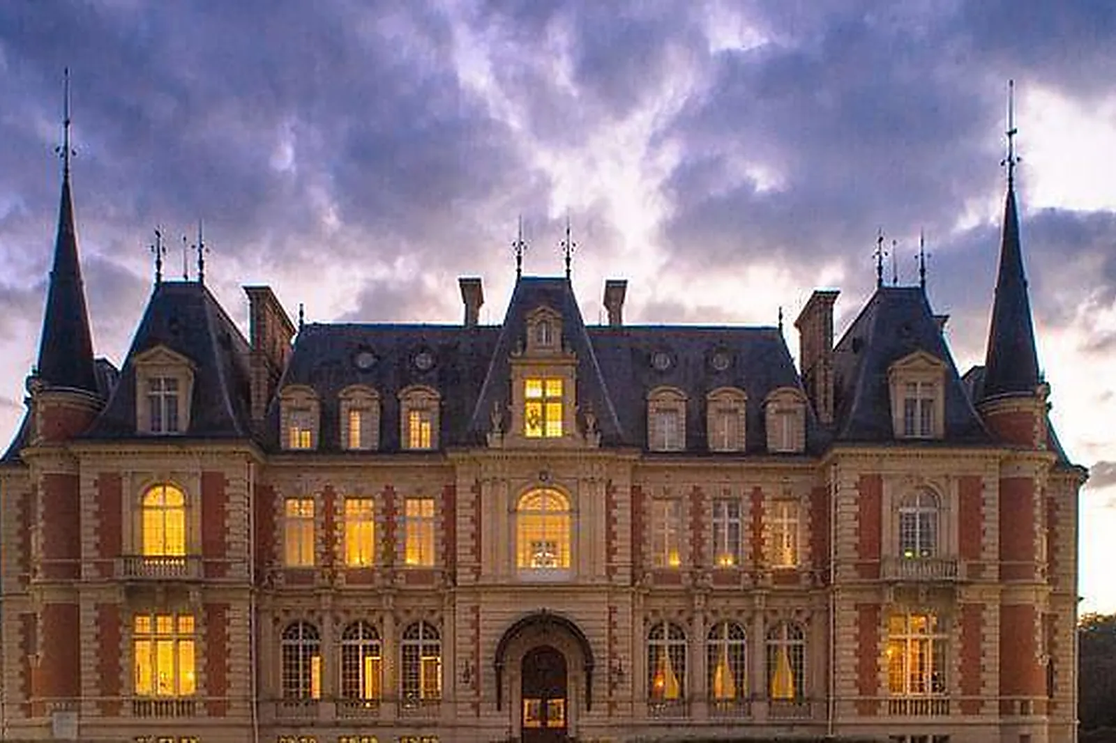 Lieux événementiels, CAMPUS SERGE KAMPF LES FONTAINES