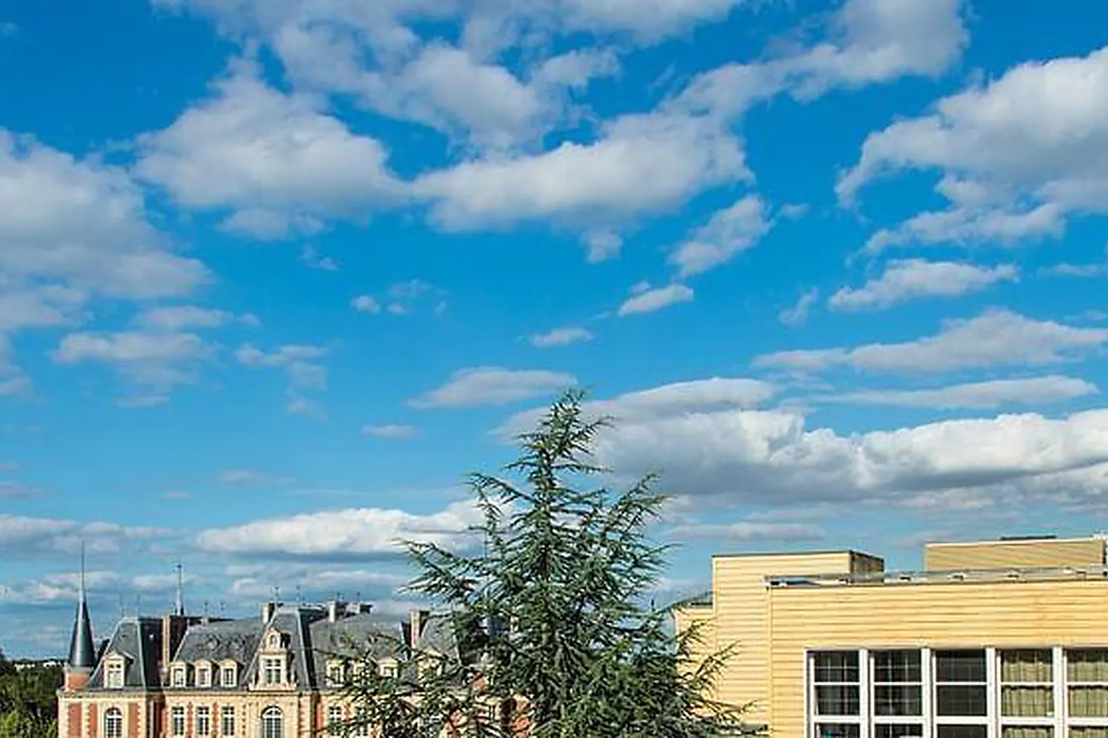 Lieux événementiels, CAMPUS SERGE KAMPF LES FONTAINES