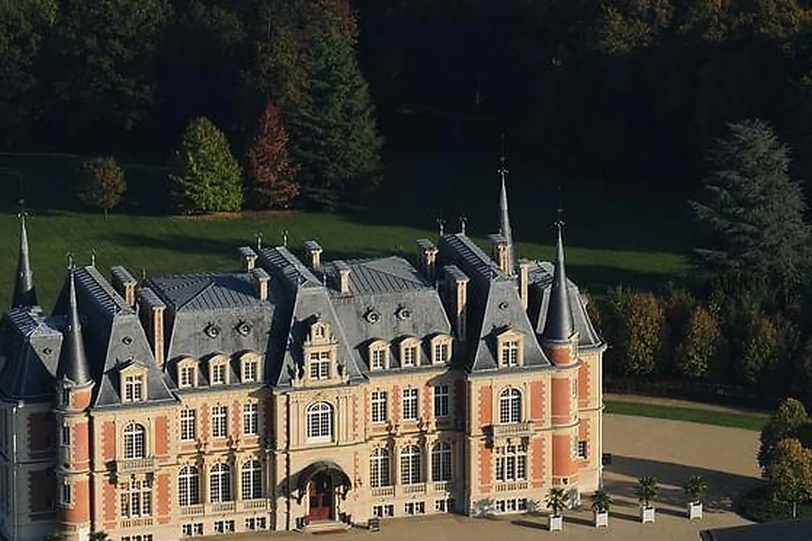 Lieux événementiels, CAMPUS SERGE KAMPF LES FONTAINES