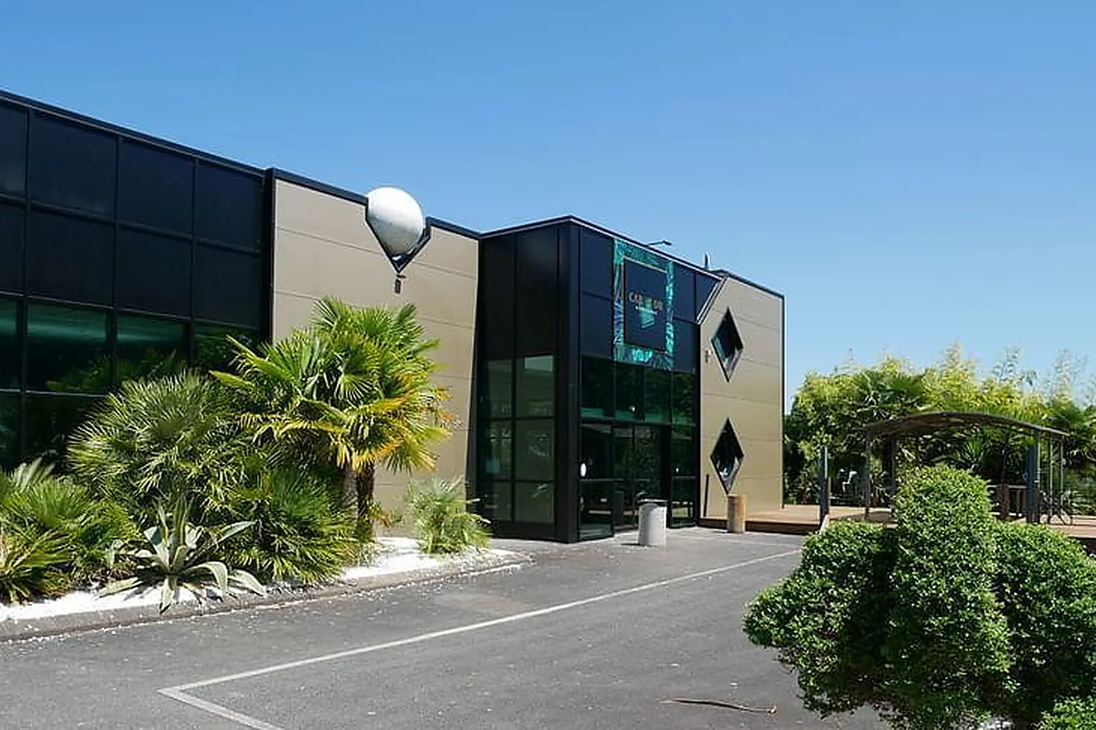 Lieux événementiels, CINEPOLE LOC