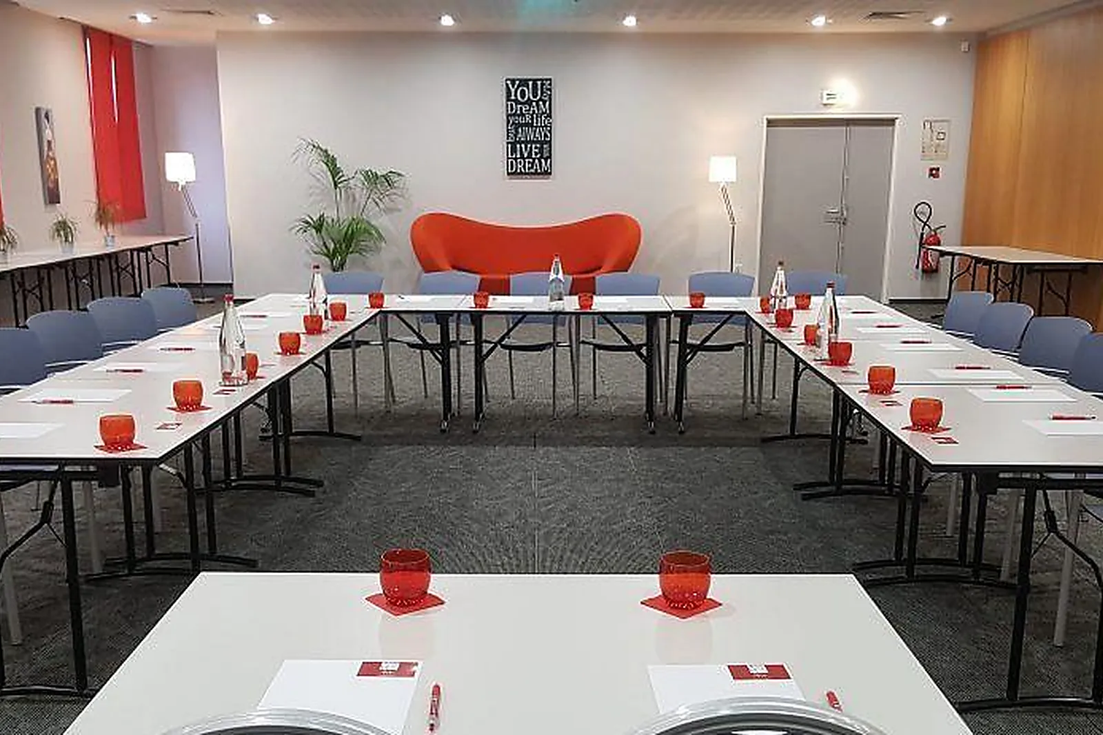 Lieux événementiels, CARRÉ PY'HÔTEL***