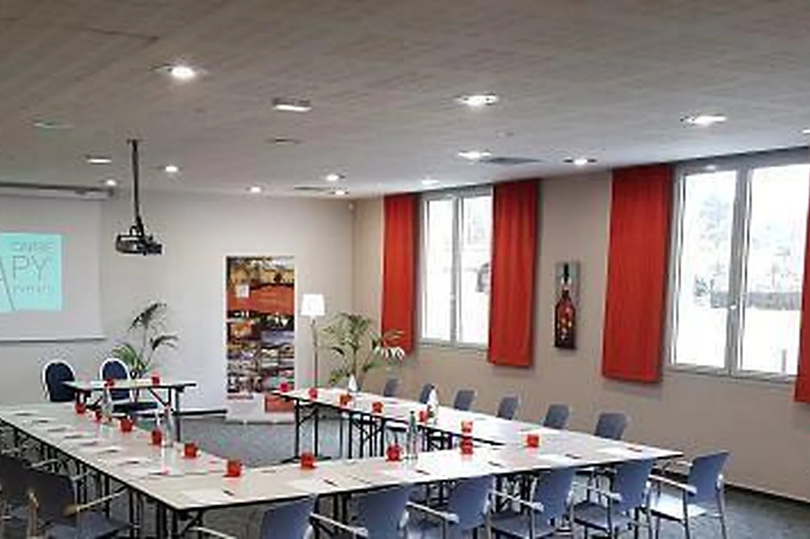 Lieux événementiels, CARRÉ PY'HÔTEL***